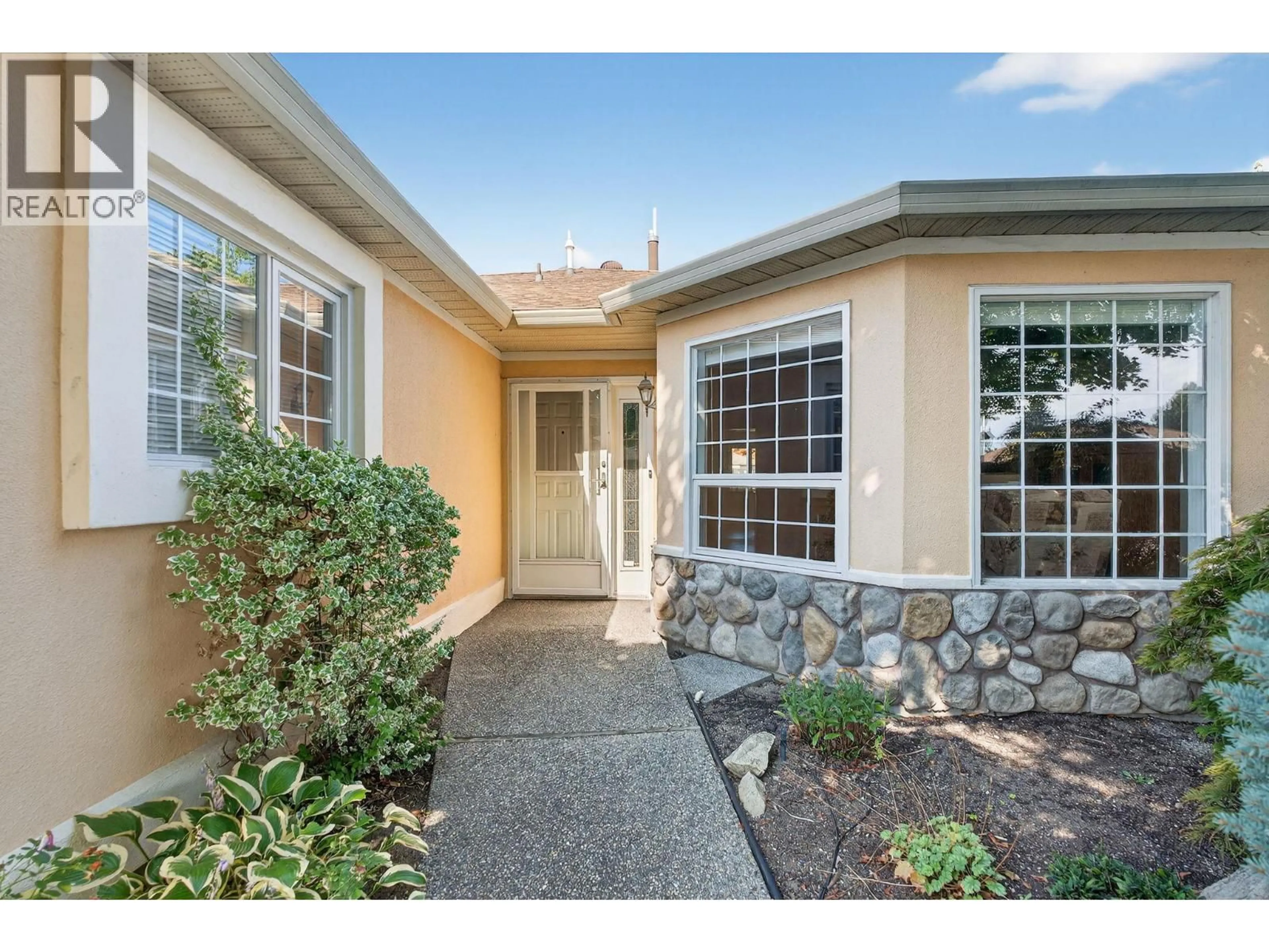Indoor entryway for 68 - 1201 CAMERON AVENUE, Kelowna British Columbia V1W3R8