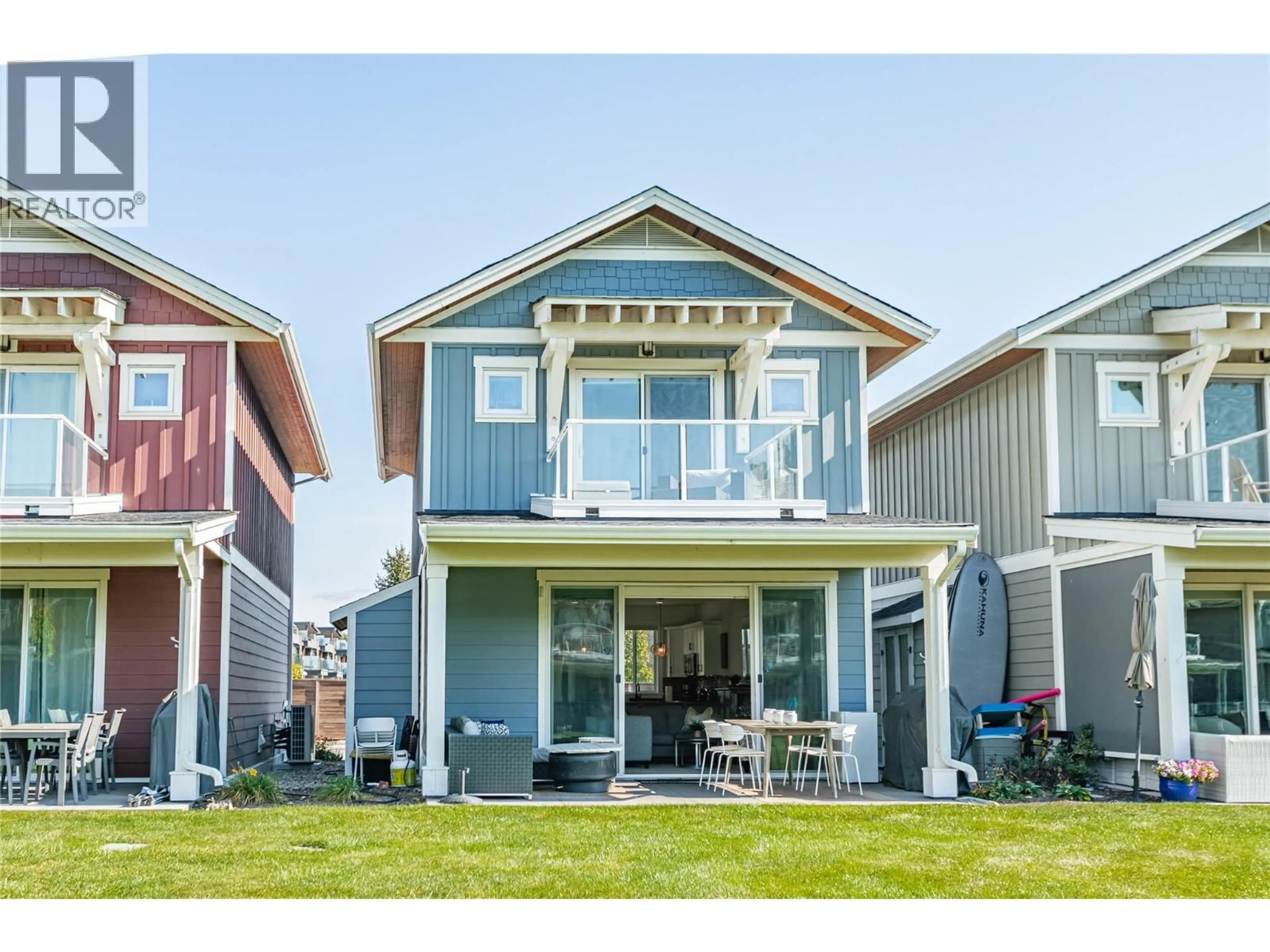 Home with vinyl exterior material, water/lake/river/ocean view for 9 - 3750 WEST BAY ROAD, West Kelowna British Columbia V4T2B8