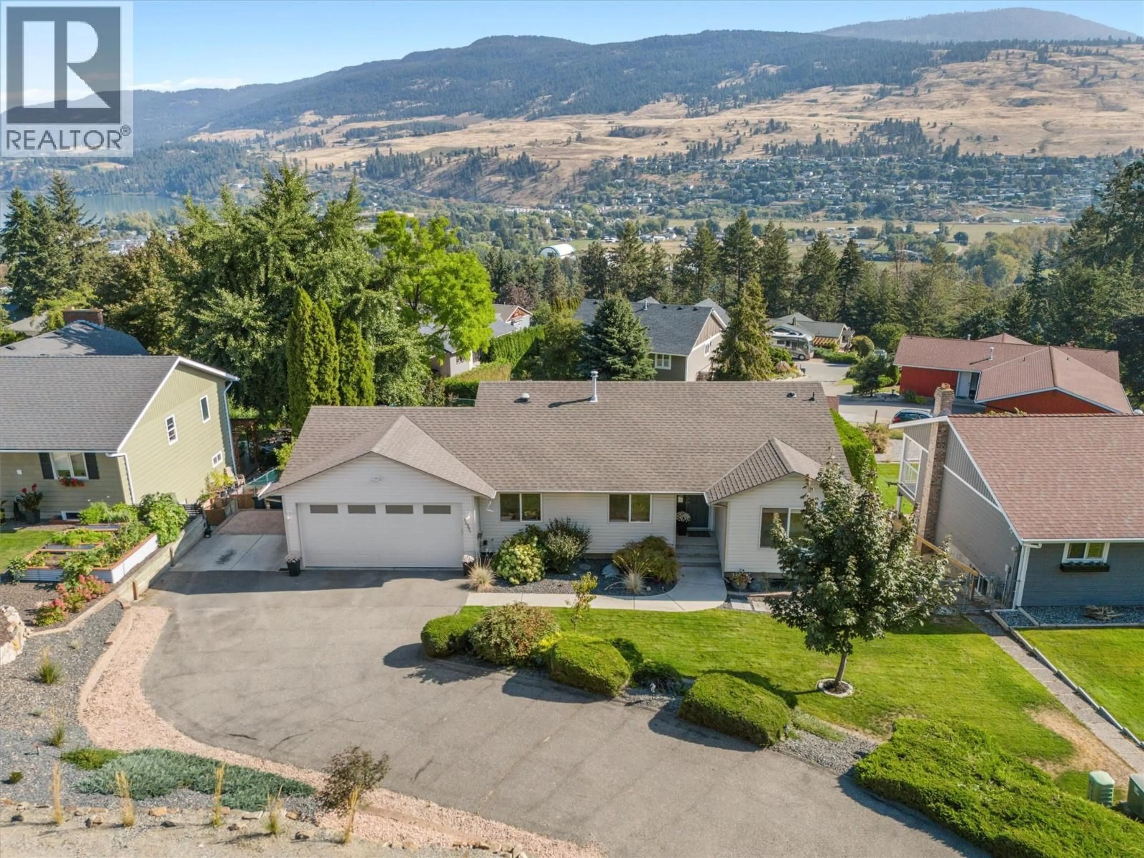 A pic from outside/outdoor area/front of a property/back of a property/a pic from drone, mountain view for 10991 PRETTY ROAD, Lake Country British Columbia V1V1H6