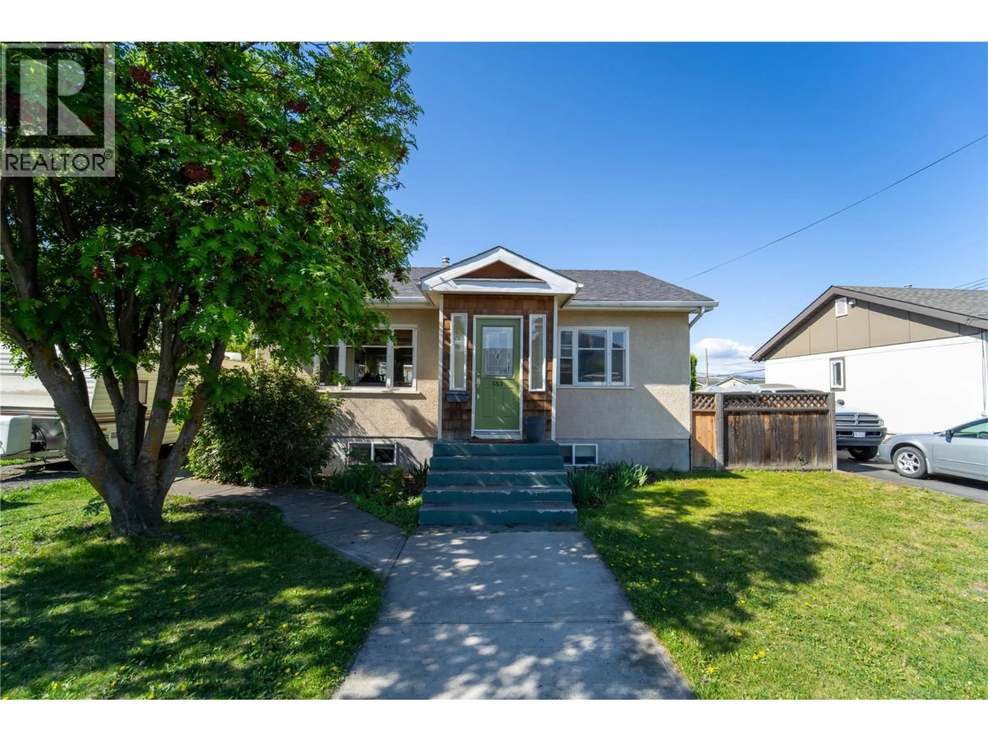 Home with vinyl exterior material, street for 551 LINDEN AVENUE, Kamloops British Columbia V2B2N5