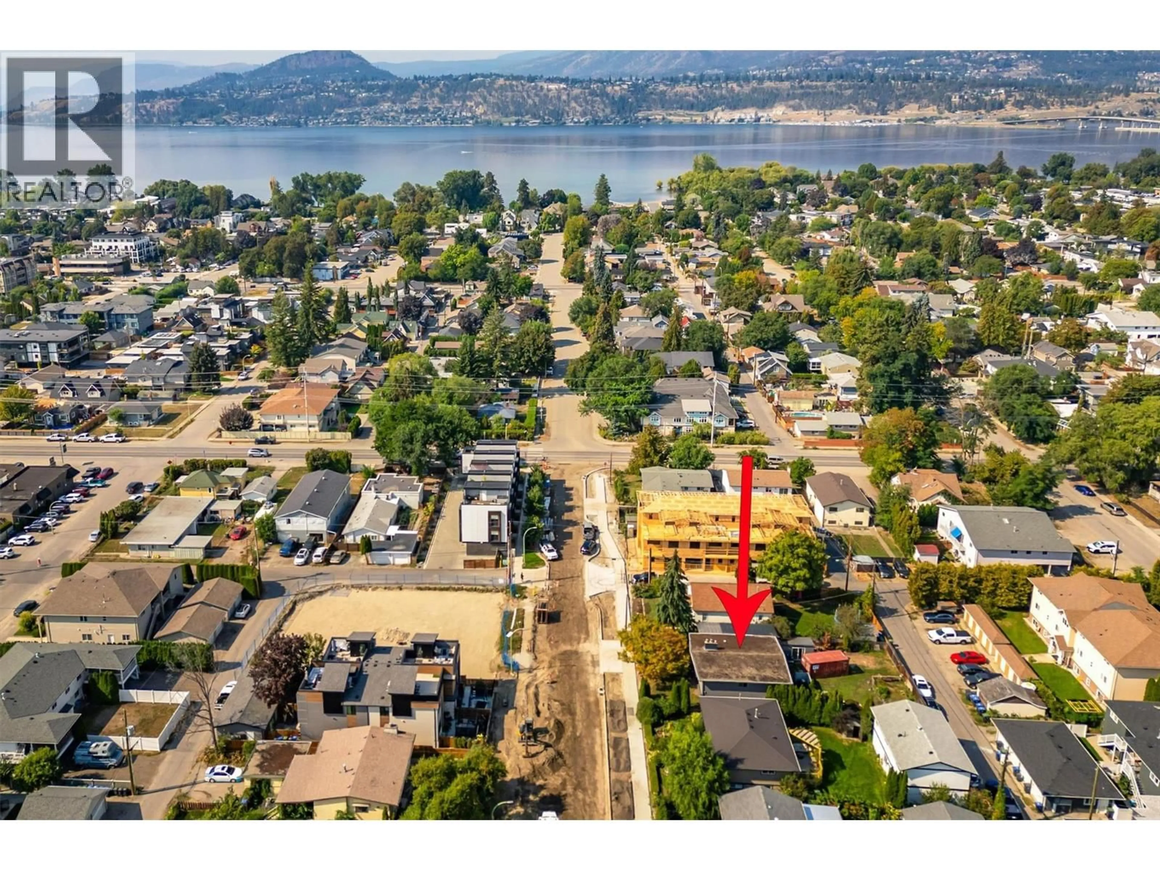A pic from outside/outdoor area/front of a property/back of a property/a pic from drone, water/lake/river/ocean view for 738 MORRISON AVENUE, Kelowna British Columbia V1Y5E5