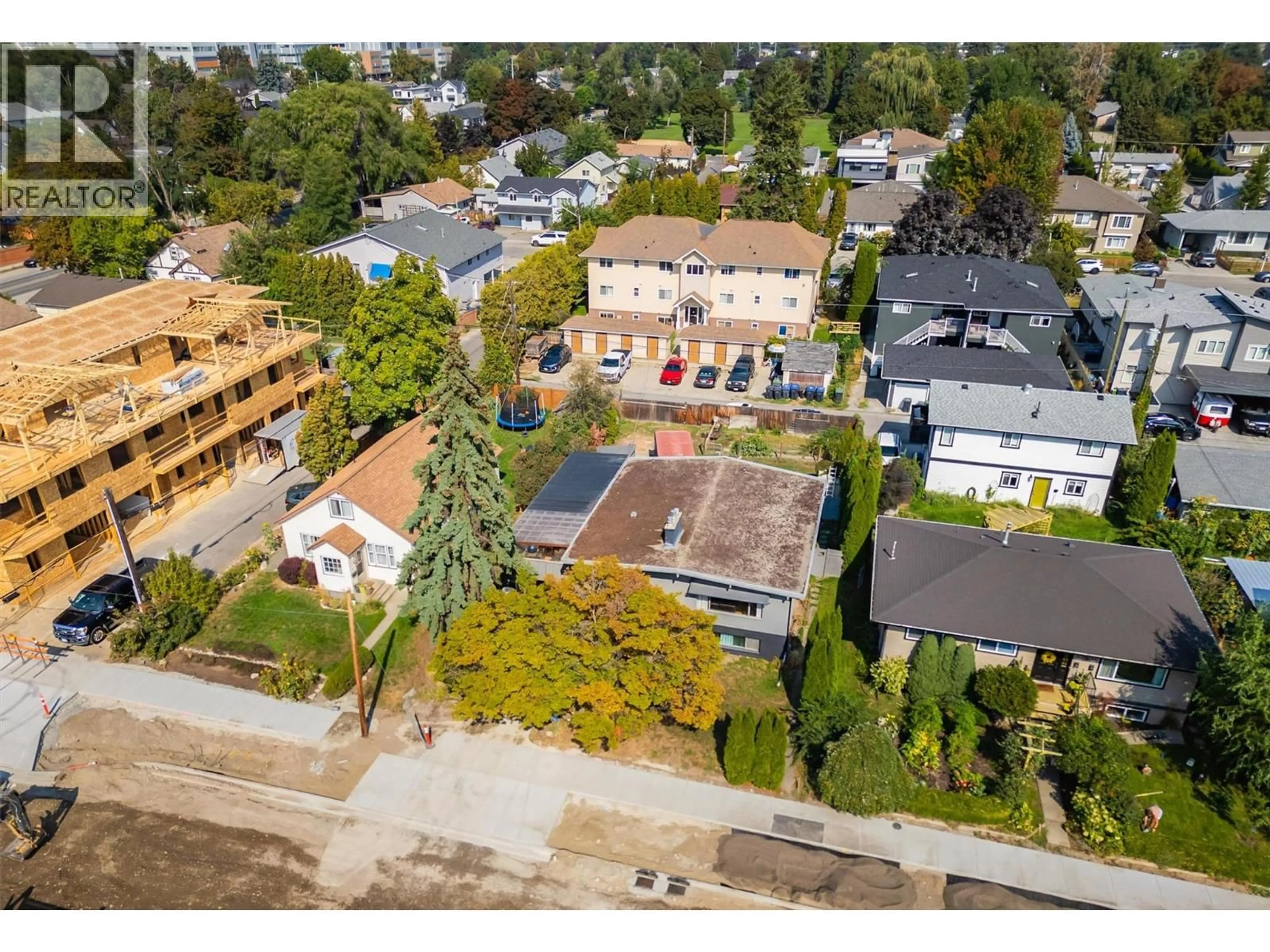 A pic from outside/outdoor area/front of a property/back of a property/a pic from drone, street for 738 MORRISON AVENUE, Kelowna British Columbia V1Y5E5