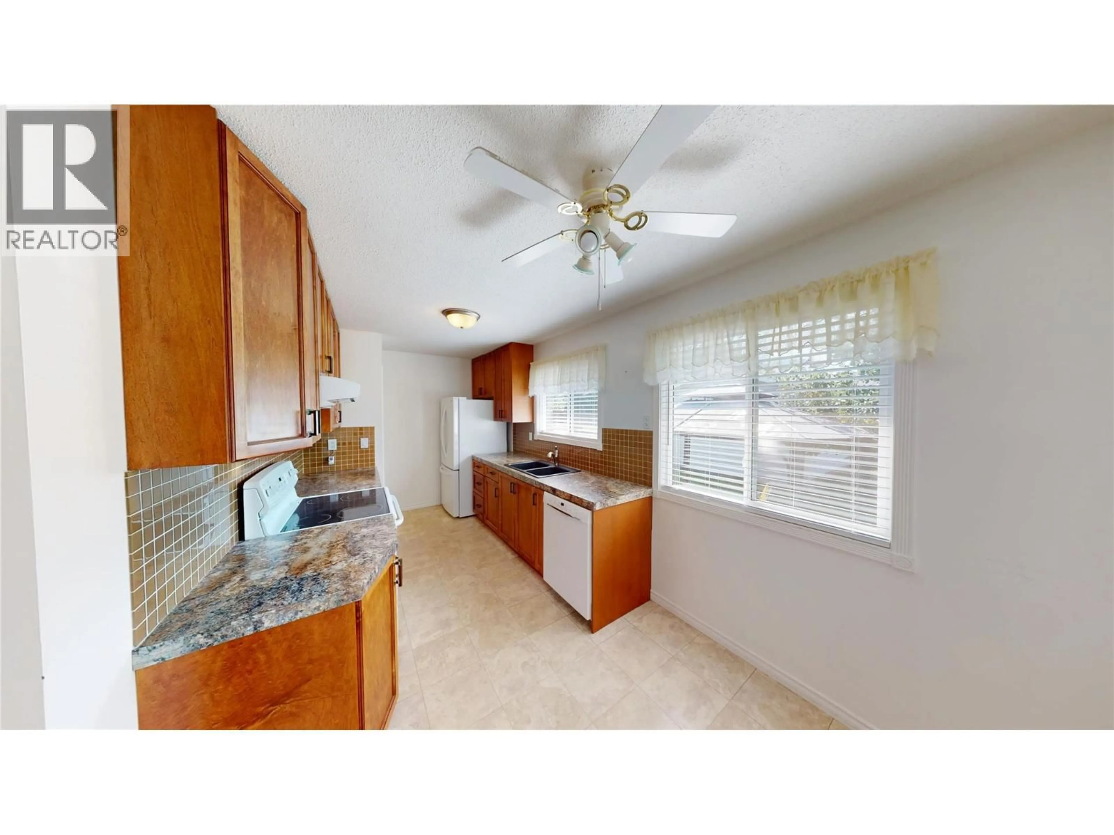 Standard kitchen, ceramic/tile floor for 415 WHITE BIRCH CRESCENT, Sparwood British Columbia V0B2G0