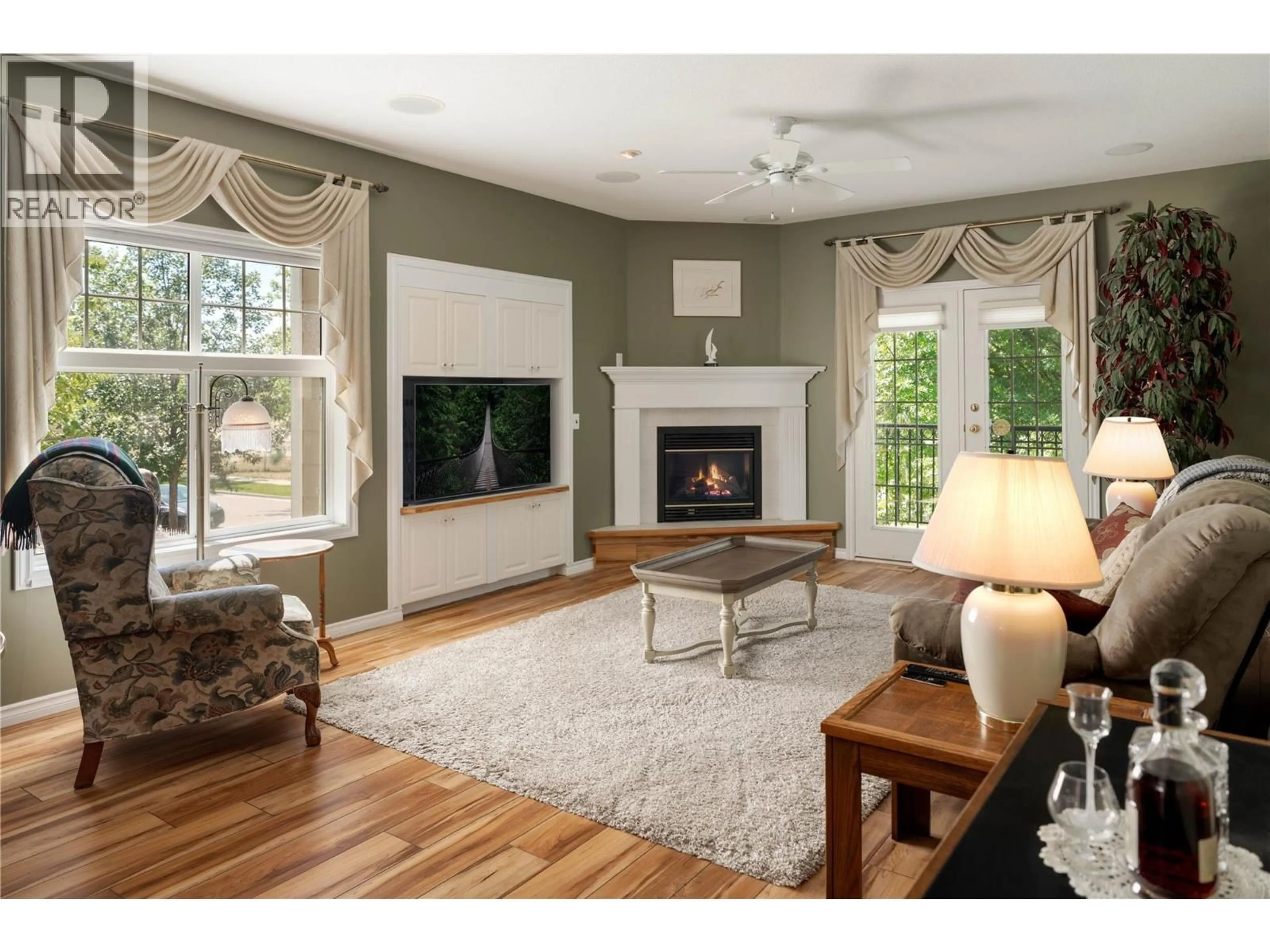 Living room with furniture, unknown for 419 PROVIDENCE AVENUE, Kelowna British Columbia V1W4S8