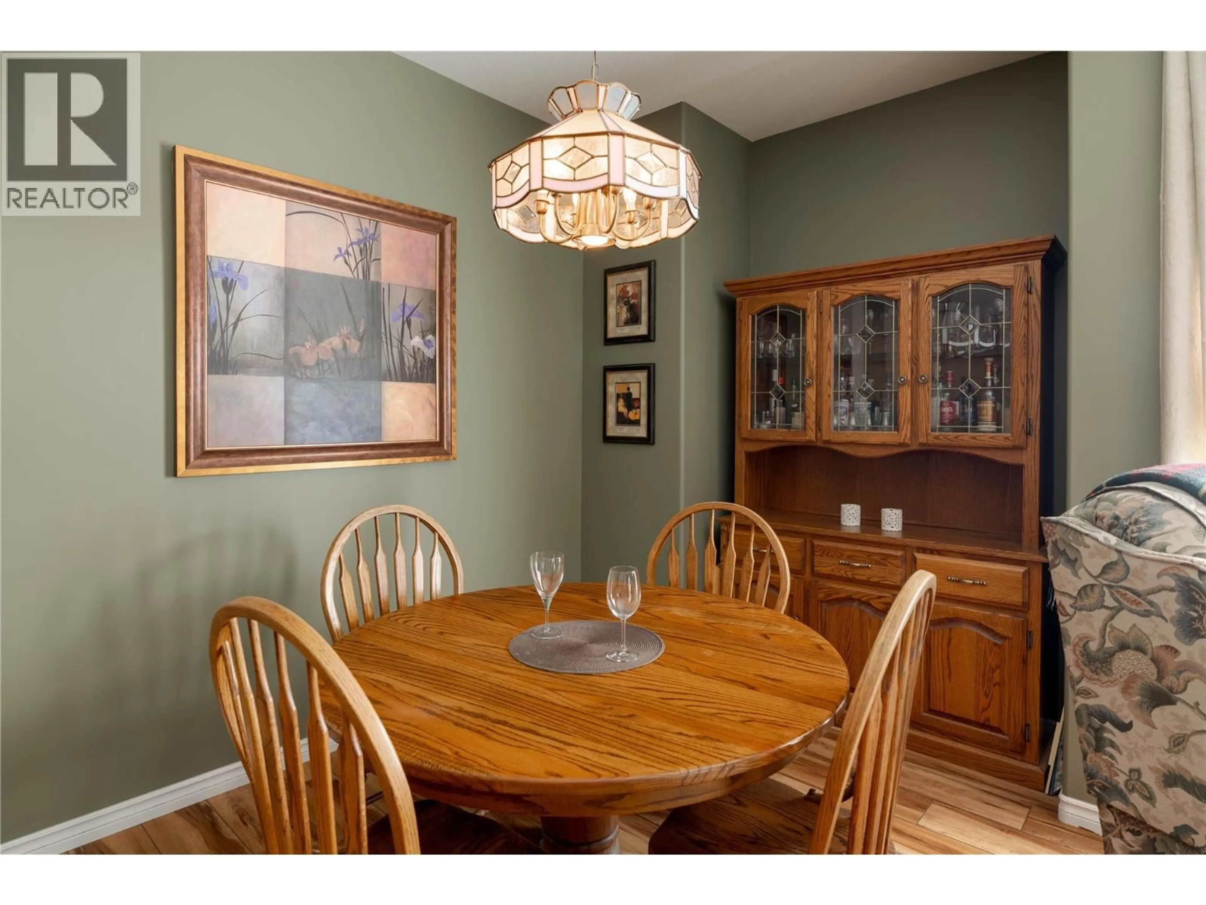 Dining room, wood/laminate floor for 419 PROVIDENCE AVENUE, Kelowna British Columbia V1W4S8