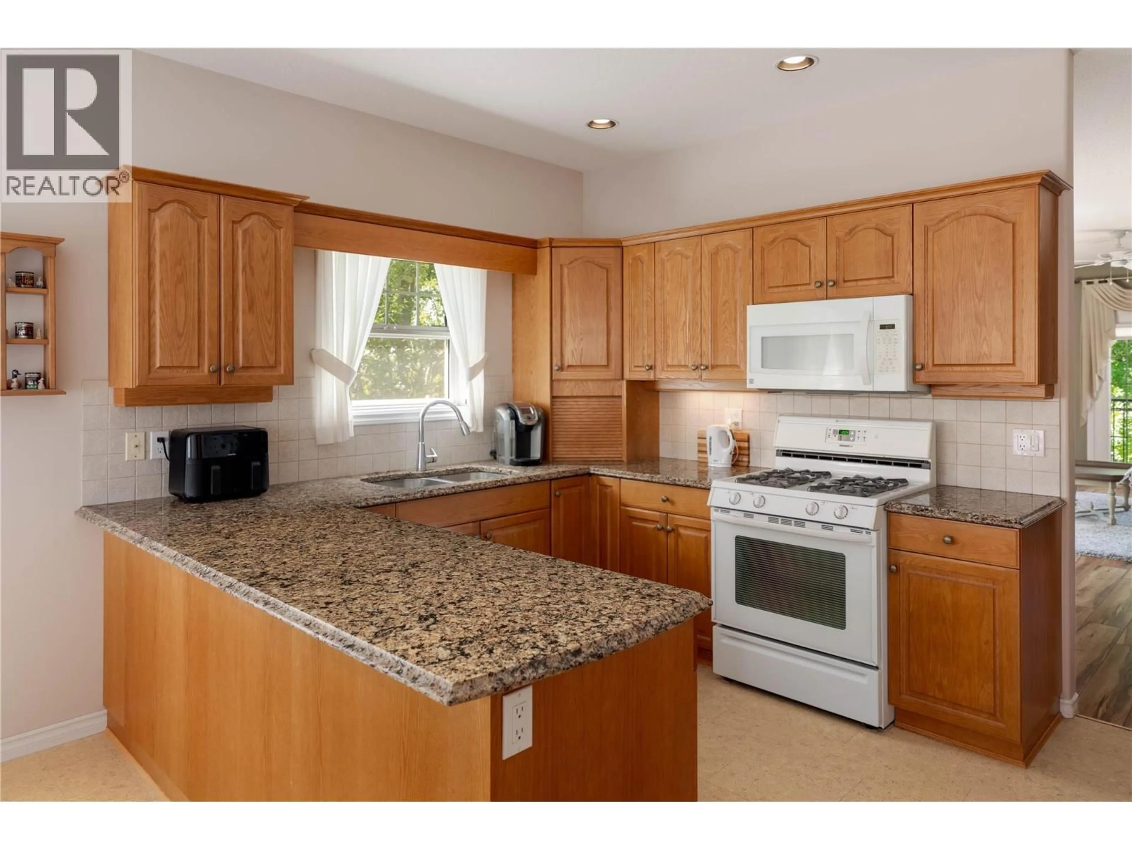 Standard kitchen, unknown for 419 PROVIDENCE AVENUE, Kelowna British Columbia V1W4S8