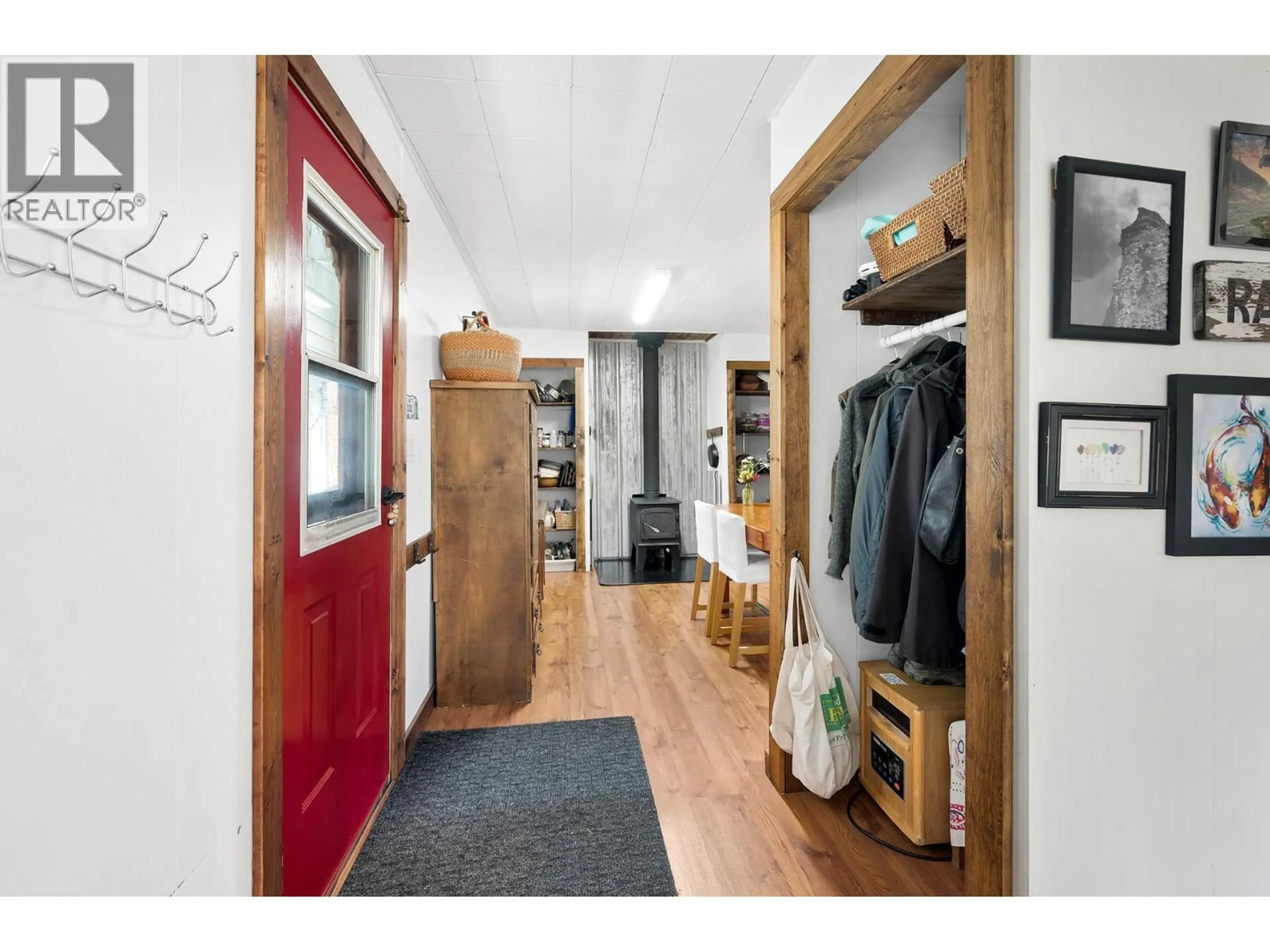 Indoor entryway for 429 WILDWOOD ROAD, Clearwater British Columbia V0E1N1