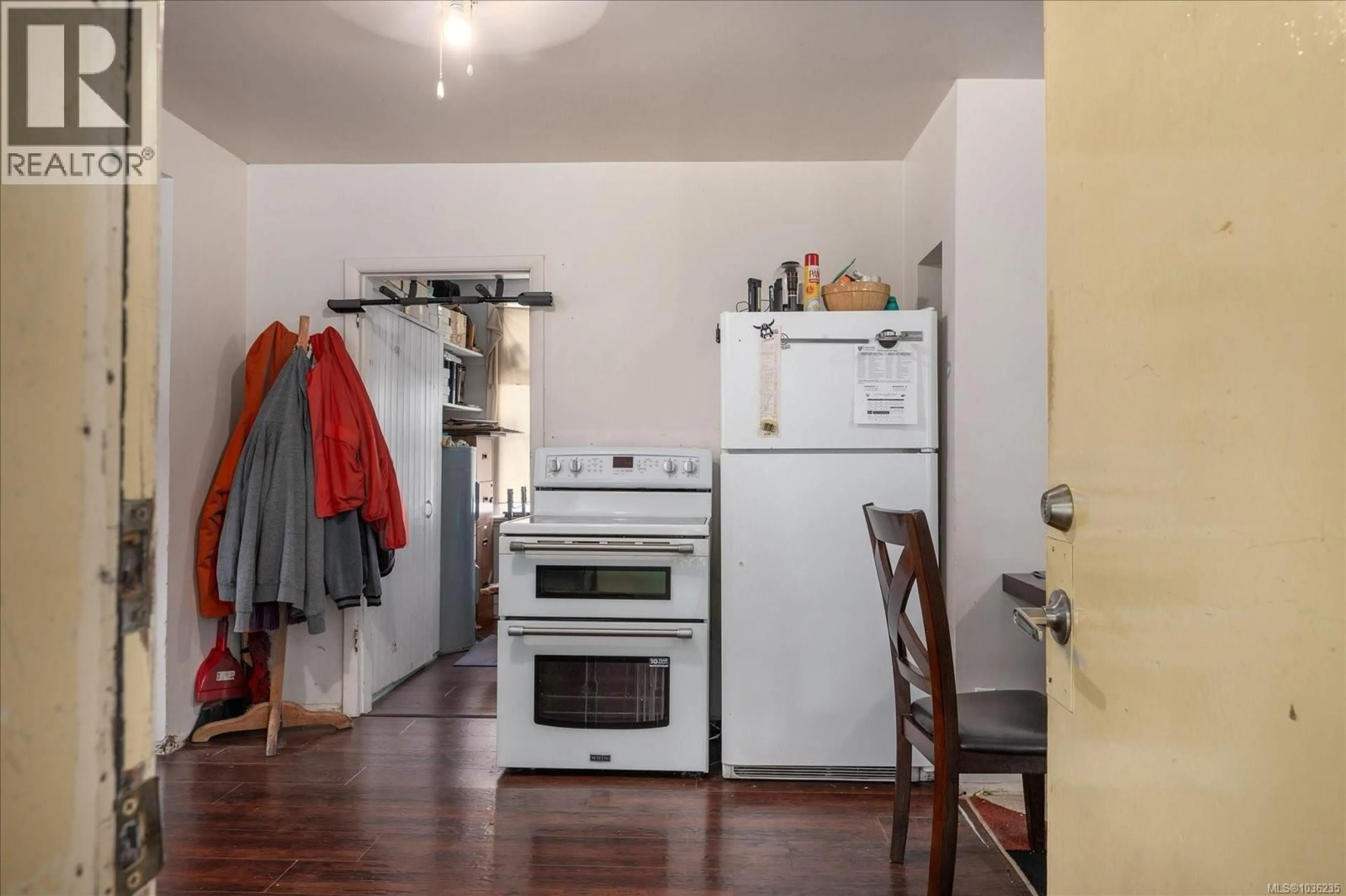 Standard kitchen, unknown for 112 BULLER STREET, Ladysmith British Columbia V9G1A1