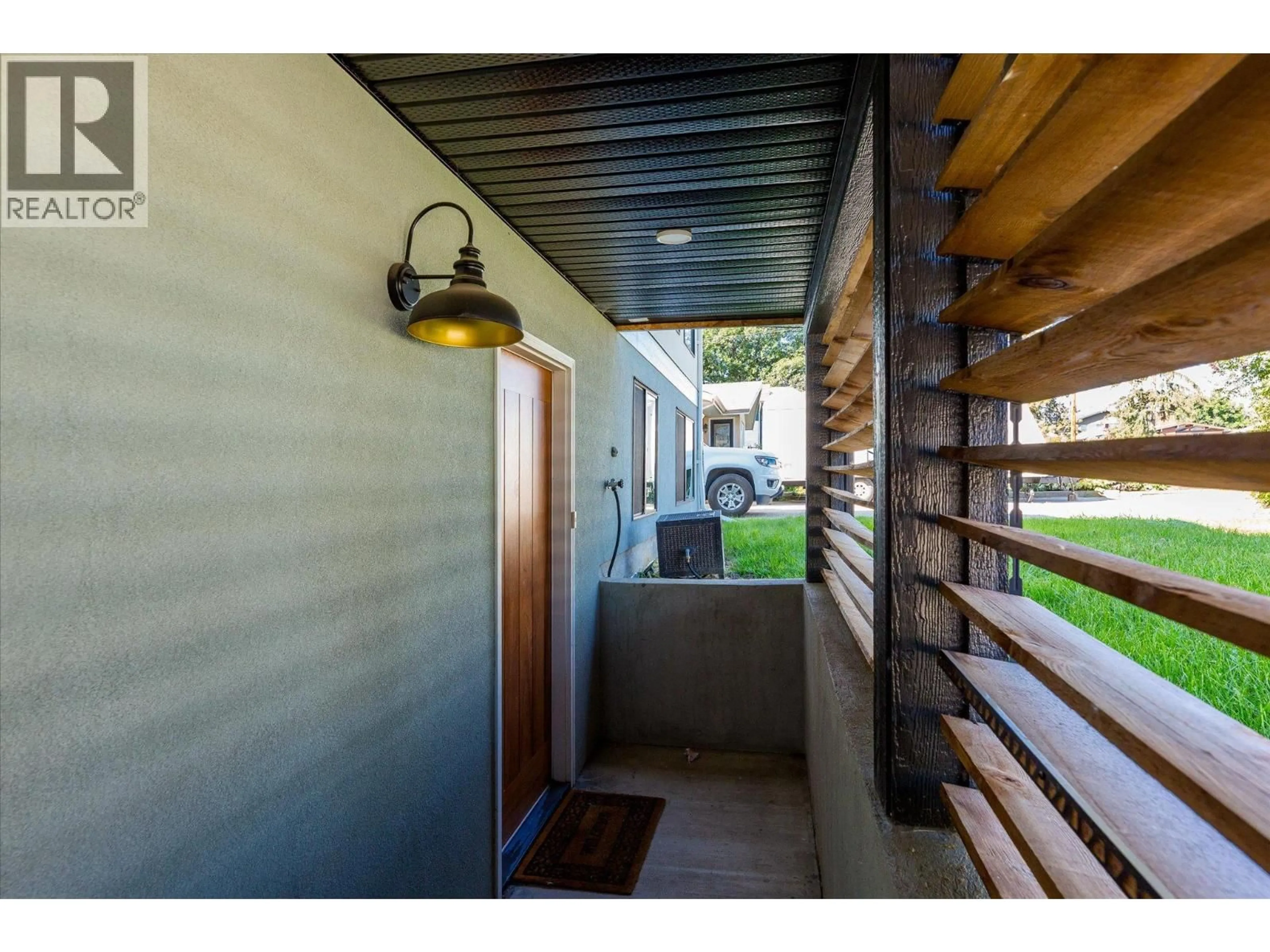 Indoor entryway for 875 BELGO ROAD, Kelowna British Columbia V1X3A8