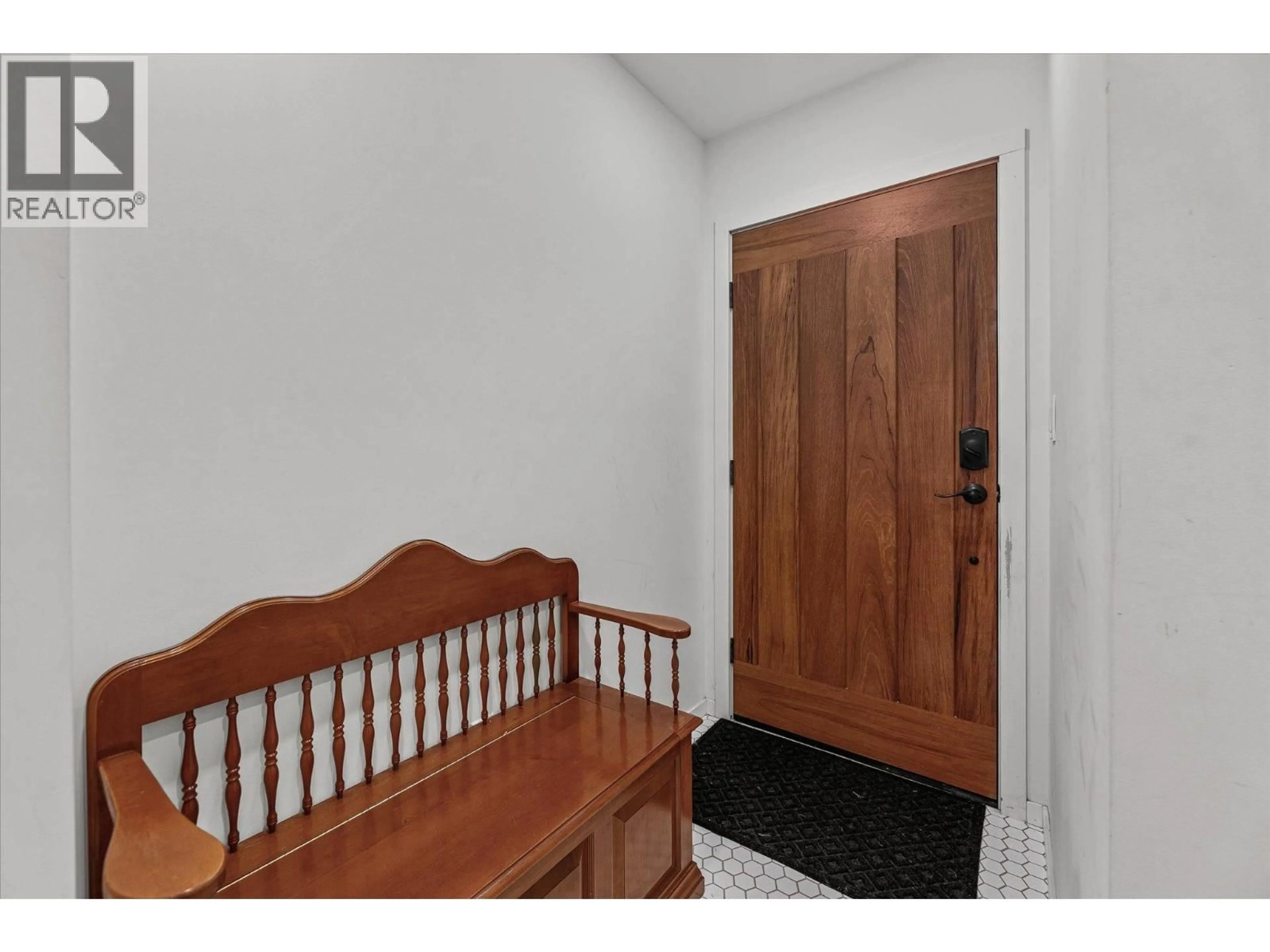 Indoor entryway for 875 BELGO ROAD, Kelowna British Columbia V1X3A8