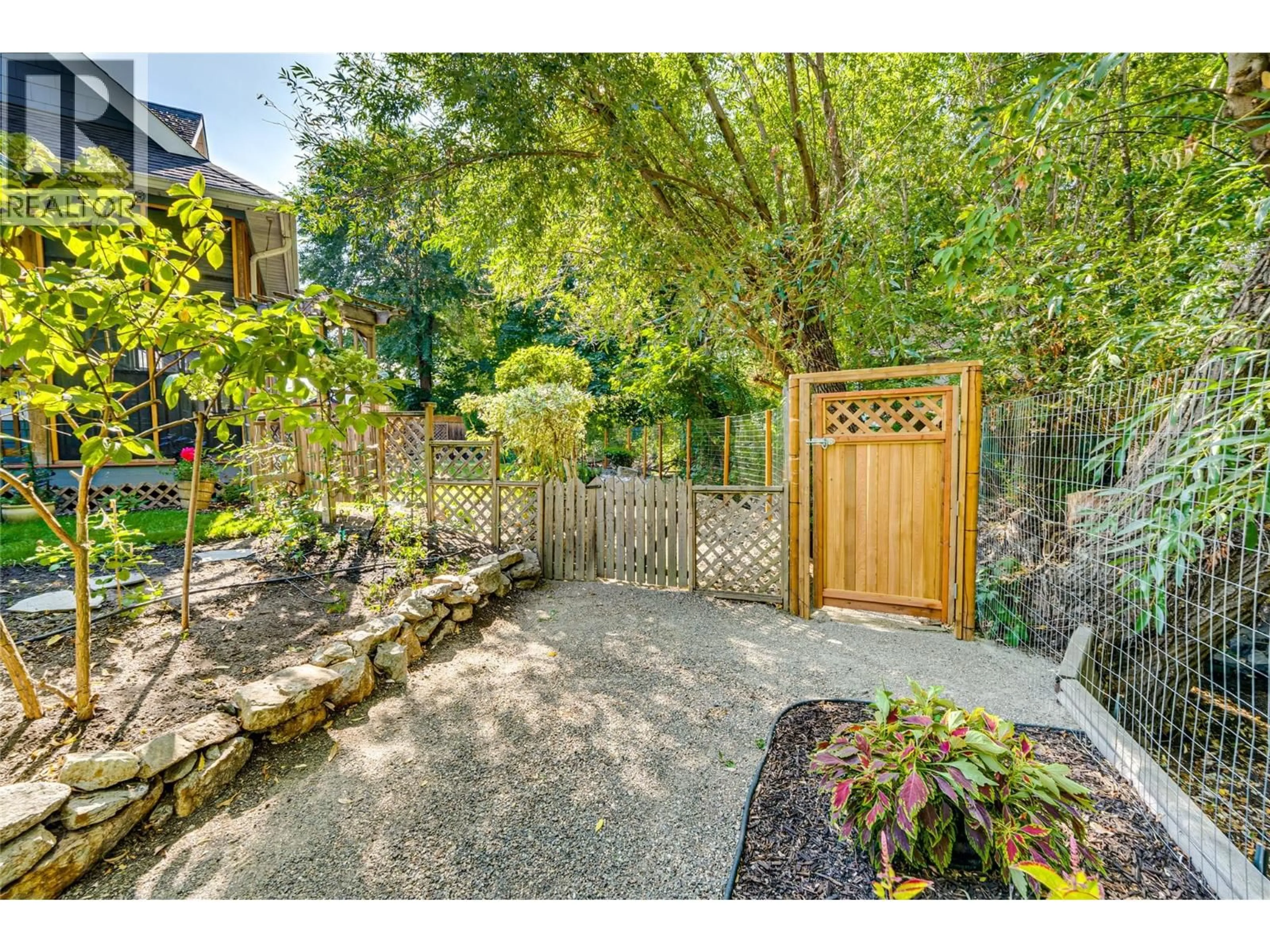 Patio, street for 3404 34 AVENUE, Vernon British Columbia V1T2P9