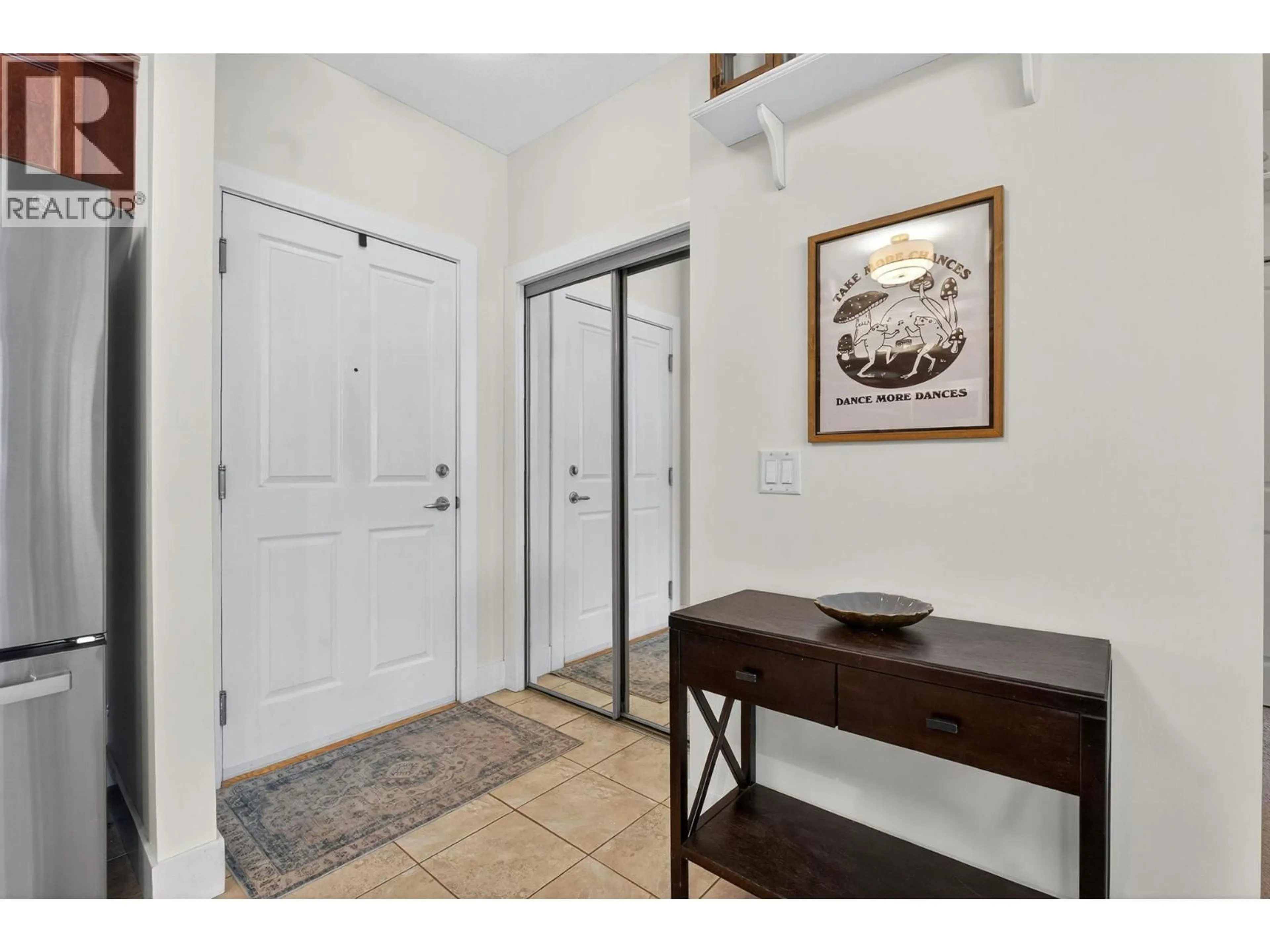 Indoor entryway for 205 - 2532 SHORELINE DRIVE, Lake Country British Columbia V4V2R6