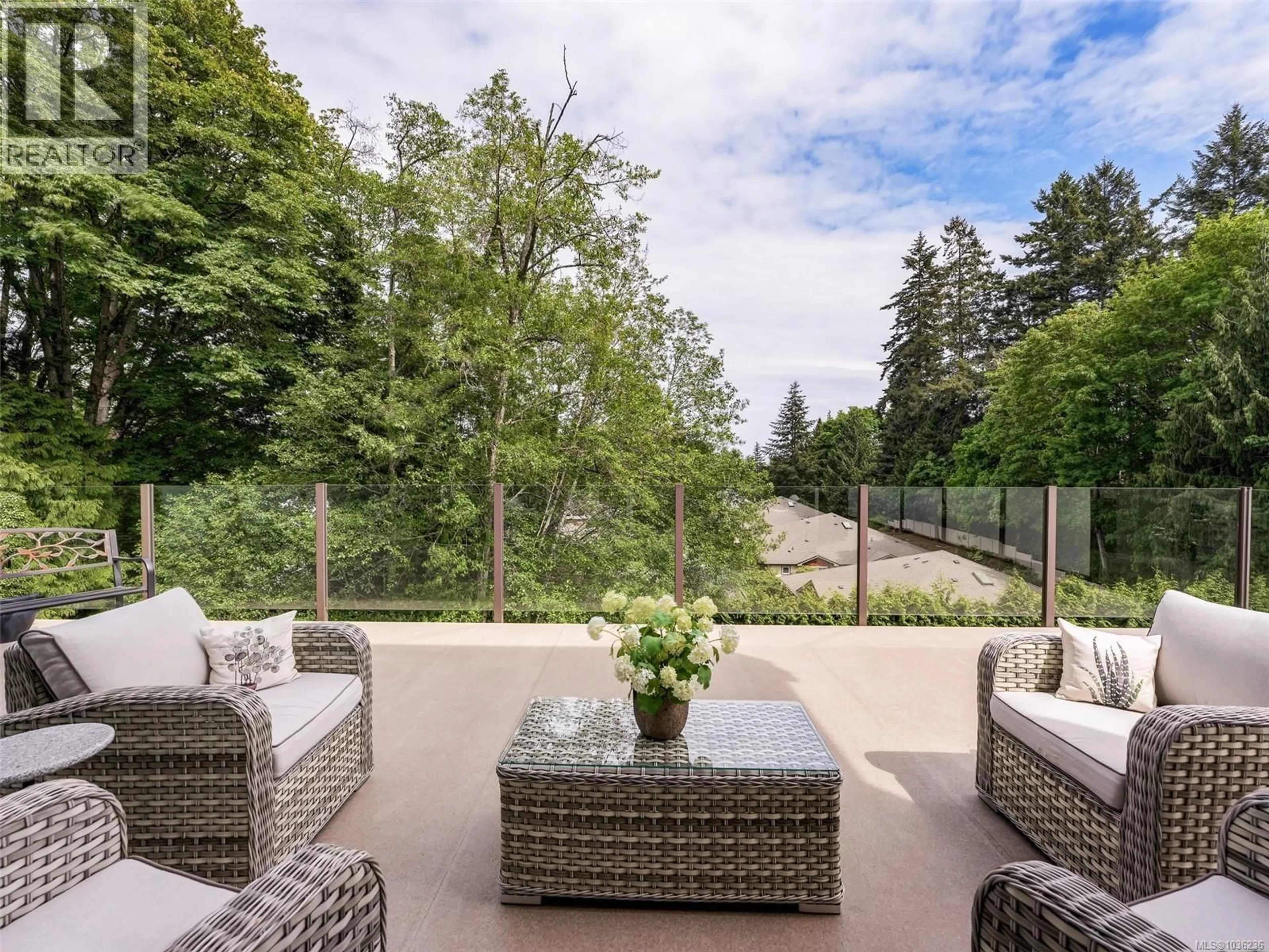 Patio, unknown for 5155 LOCHSIDE DRIVE, Saanich British Columbia V8Y2G4