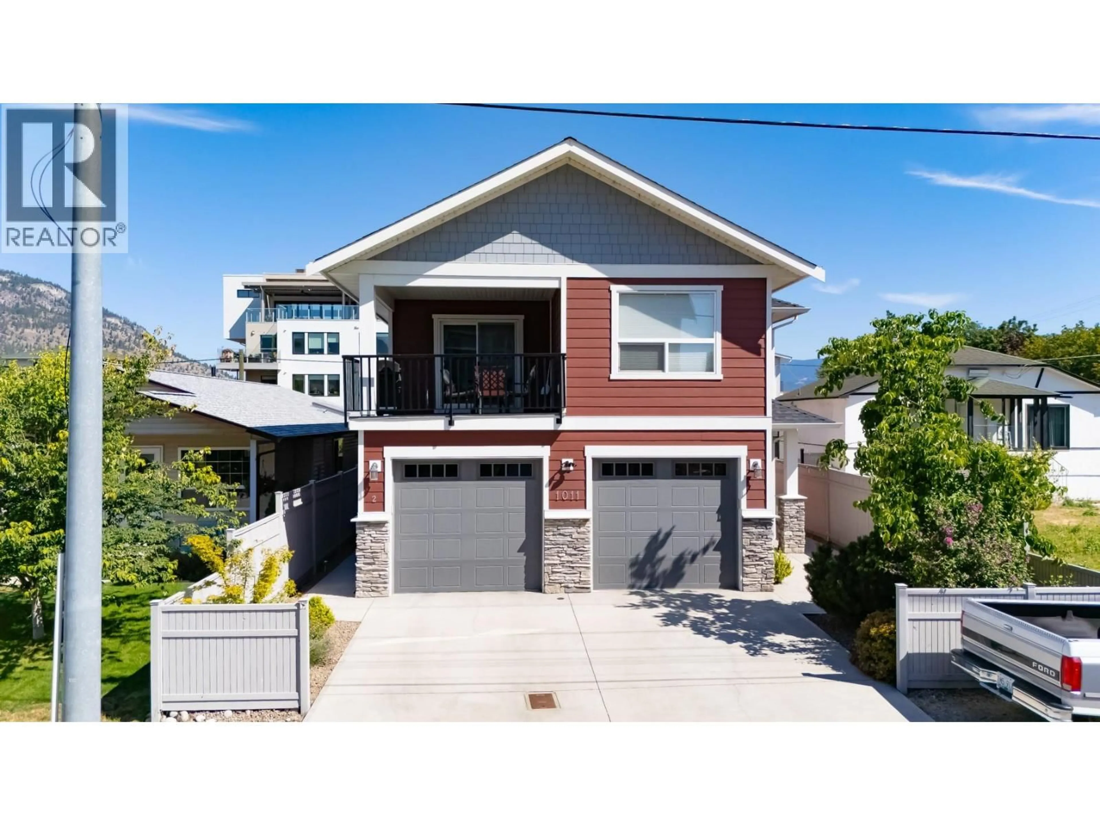 Home with vinyl exterior material, street for 1011 DYNES AVENUE, Penticton British Columbia V2A1E9