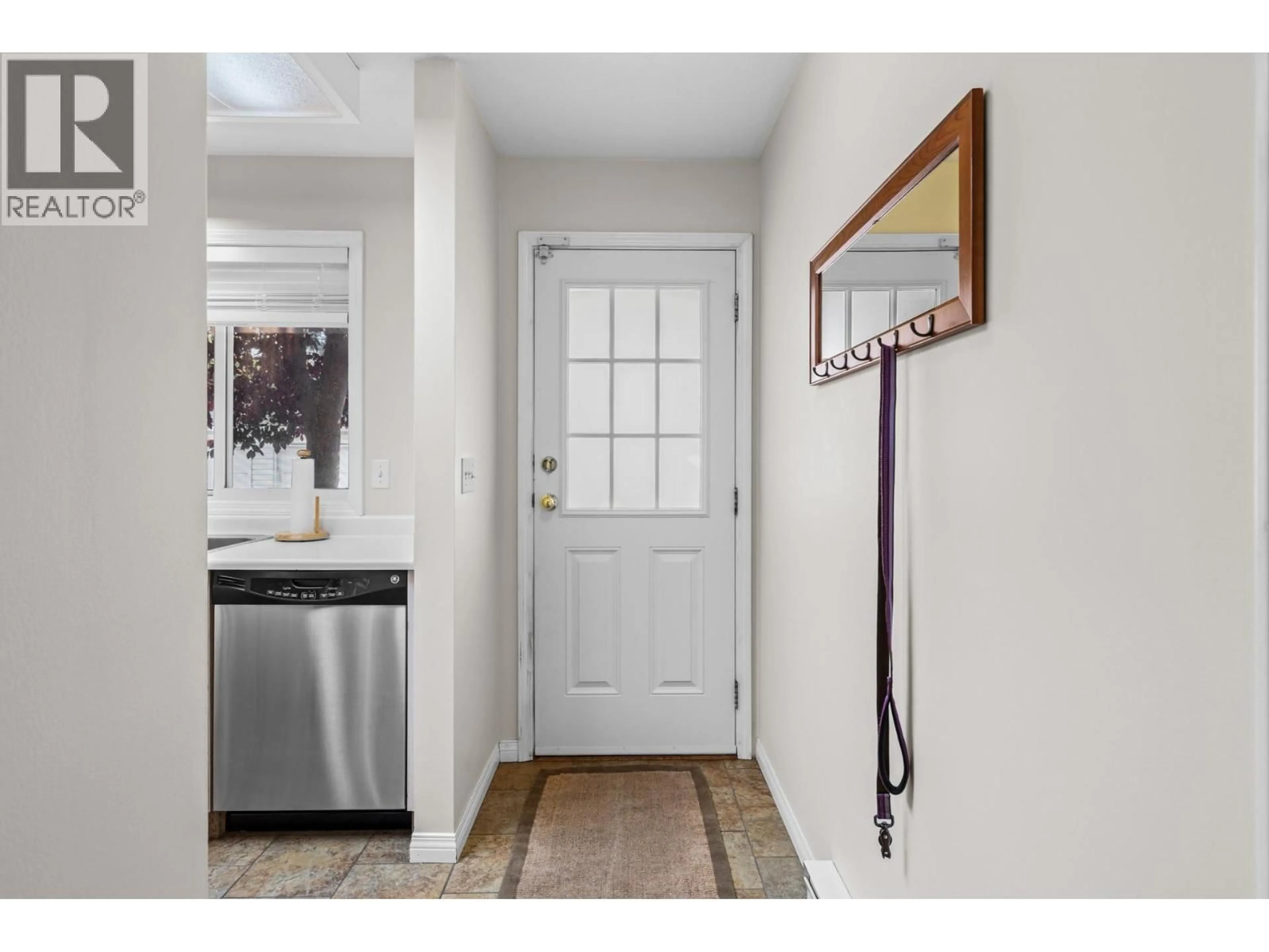 Indoor entryway for 5 - 751 LANFRANCO ROAD, Kelowna British Columbia V1W3B9
