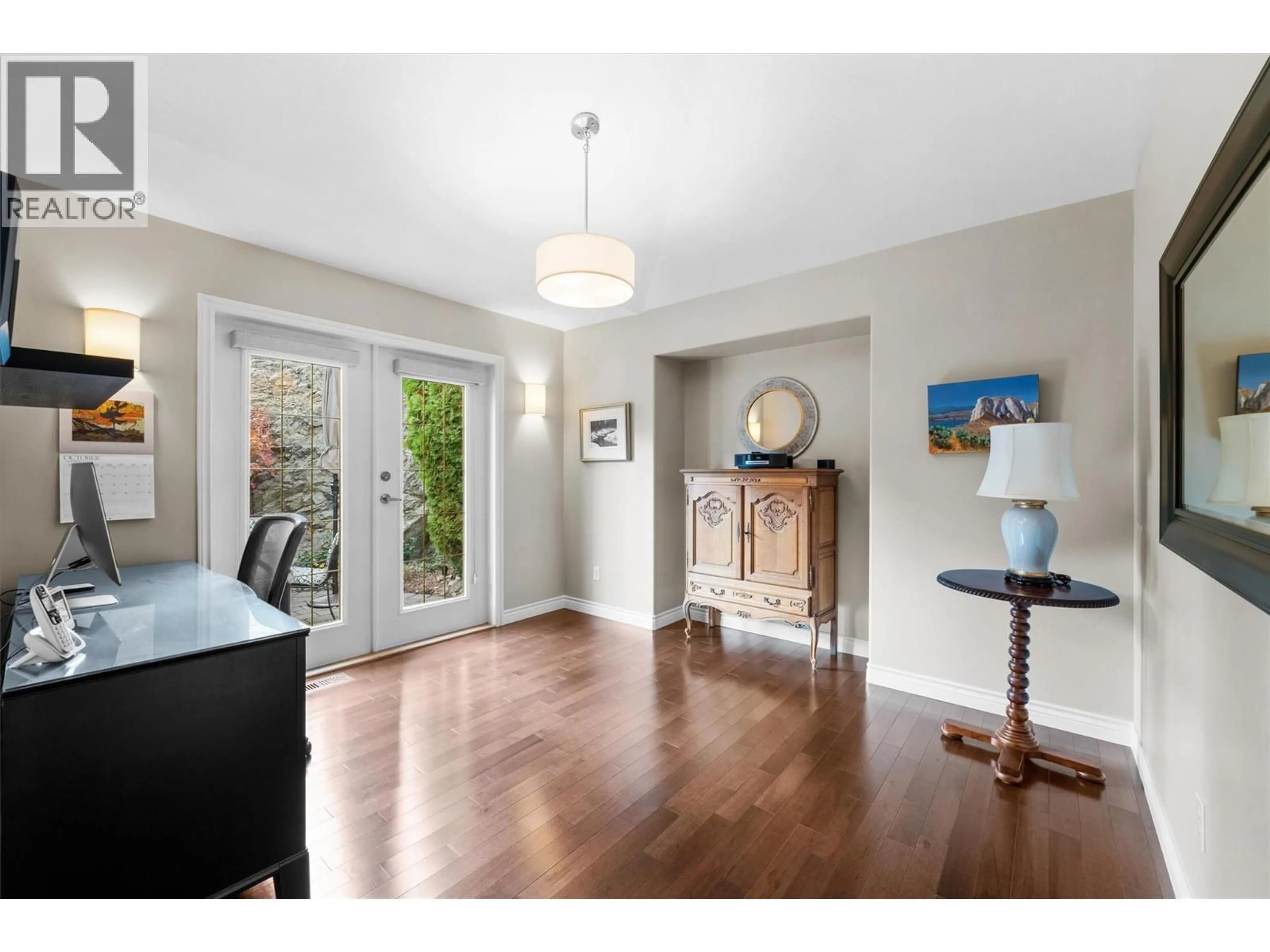 Indoor entryway for 937 SKEENA COURT, Kelowna British Columbia V1V2B3