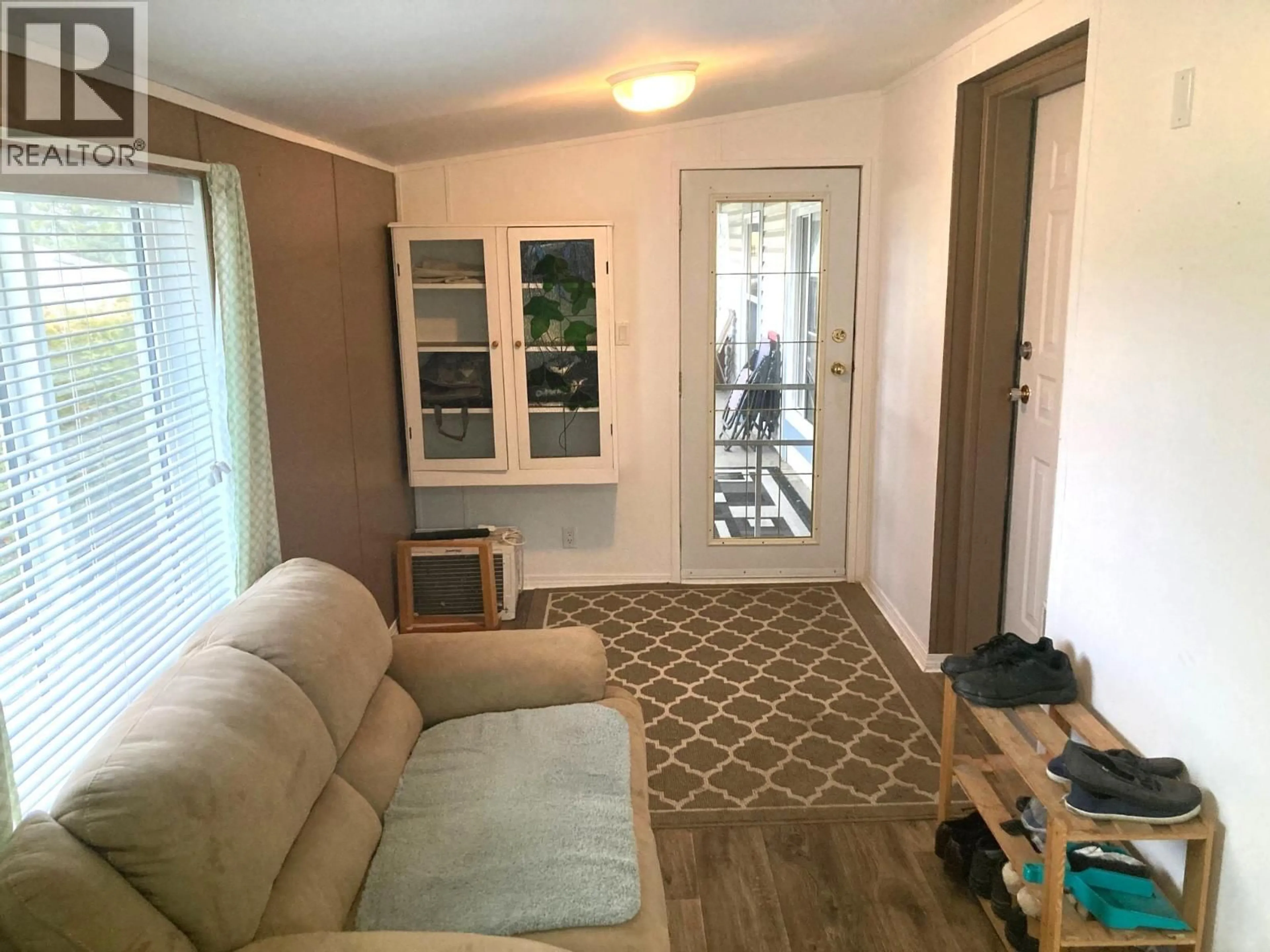 Living room with furniture, wood/laminate floor for 28 - 1420 TRANS CANADA HIGHWAY, Sorrento British Columbia V0E2W2