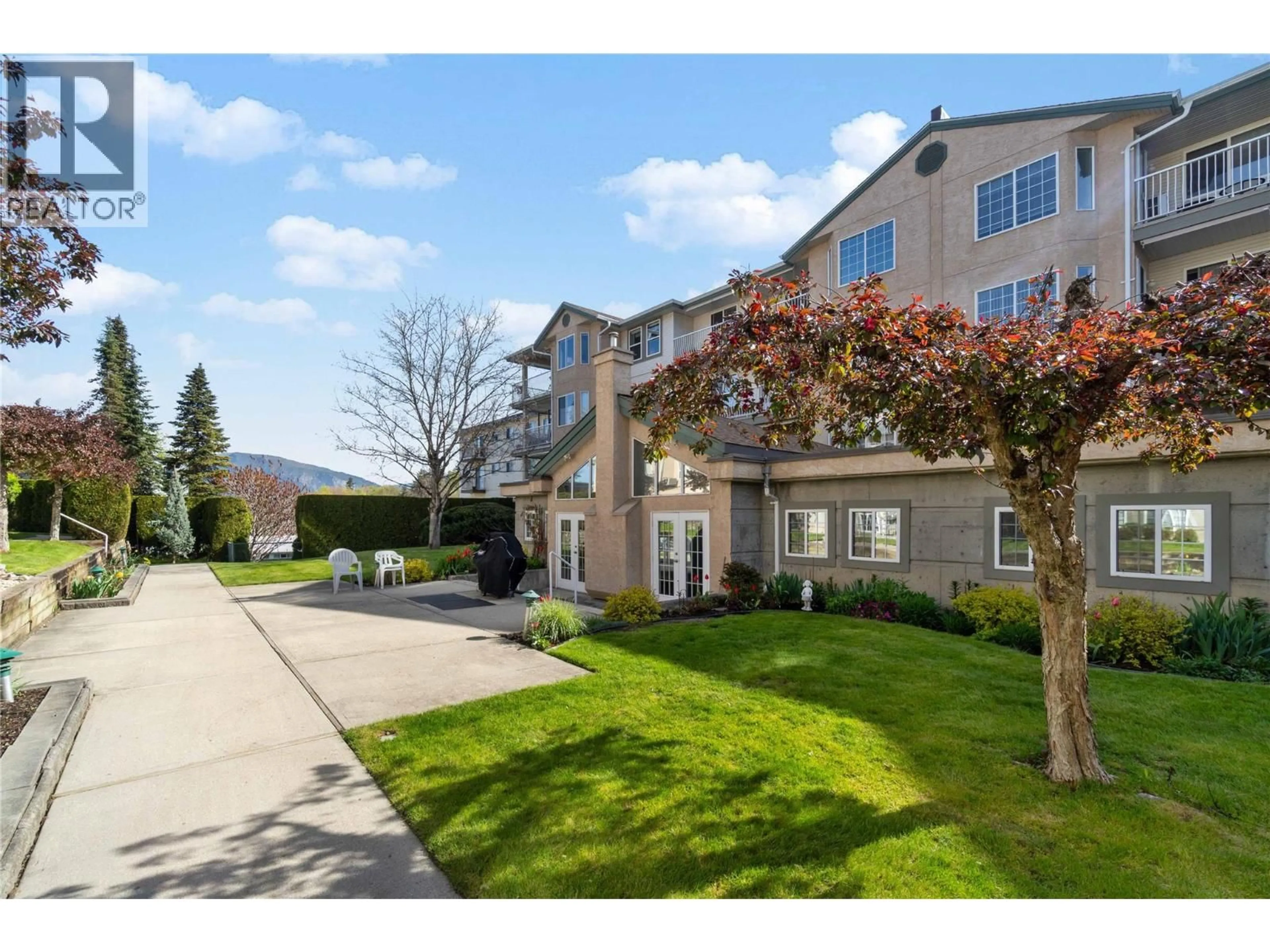 Patio, street for 110 - 251 6 STREET SOUTHEAST, Salmon Arm British Columbia V1E1J9
