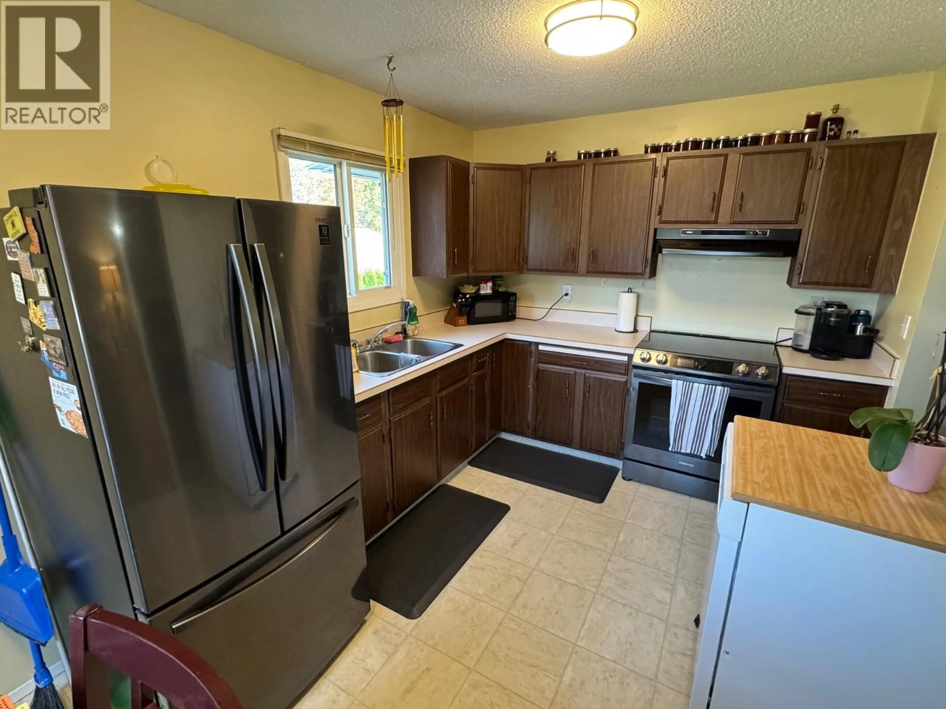 Standard kitchen, unknown for 70 JUNIPER AVENUE, Fruitvale British Columbia V0G1L0