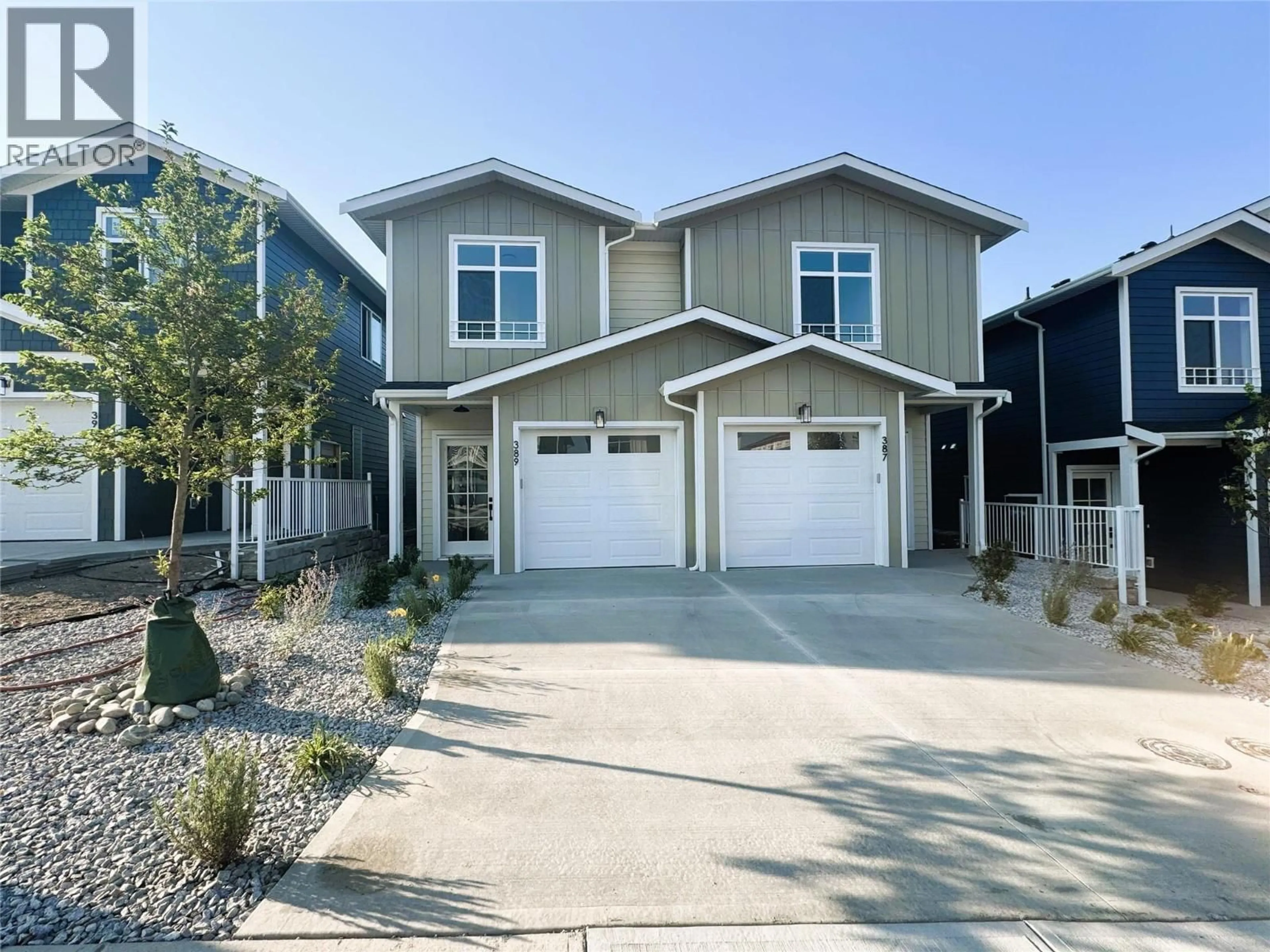 Home with vinyl exterior material, street for 389 CHARDONNAY AVENUE, Oliver British Columbia V0H1T4