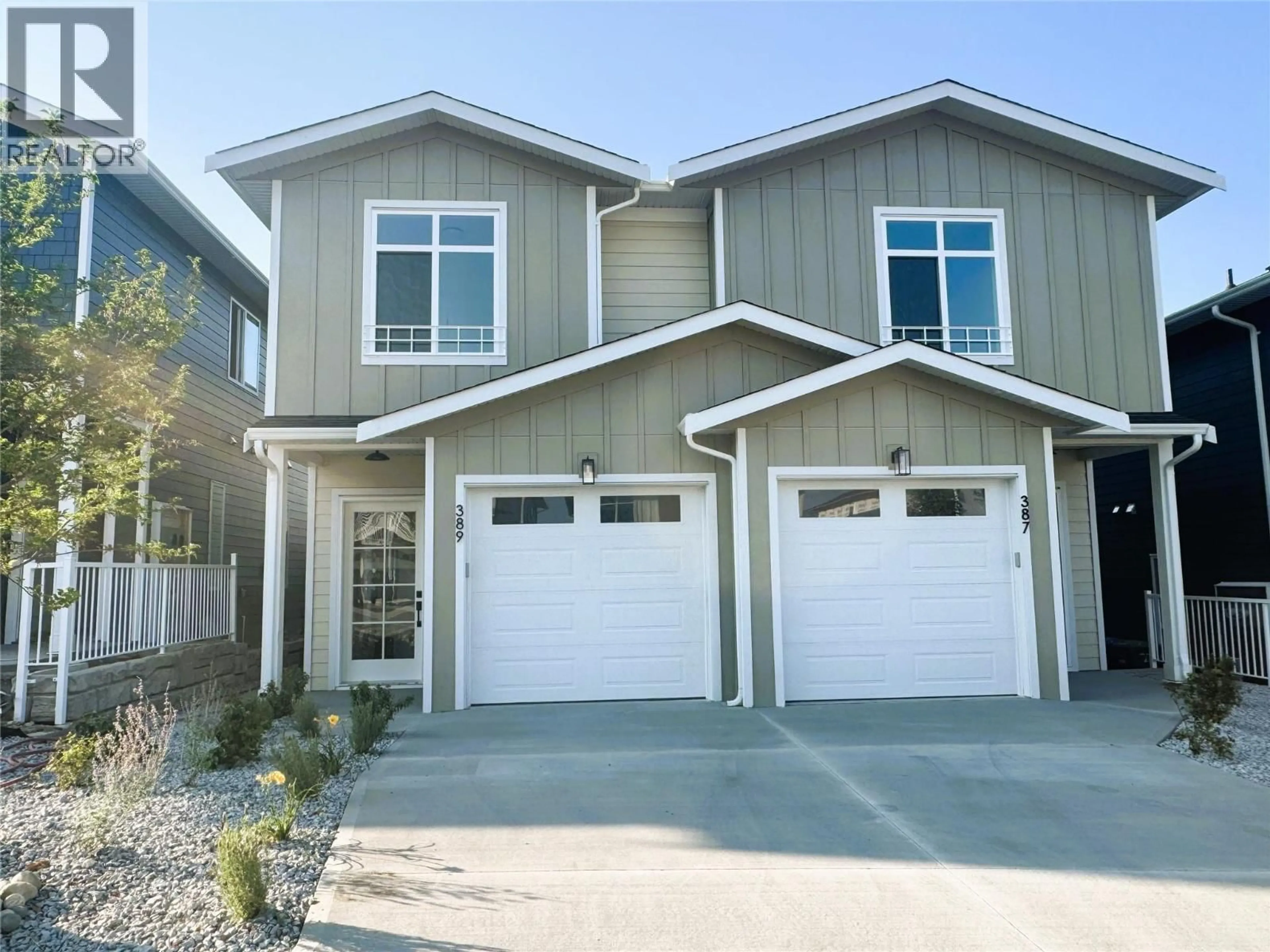 Home with vinyl exterior material, street for 389 CHARDONNAY AVENUE, Oliver British Columbia V0H1T4