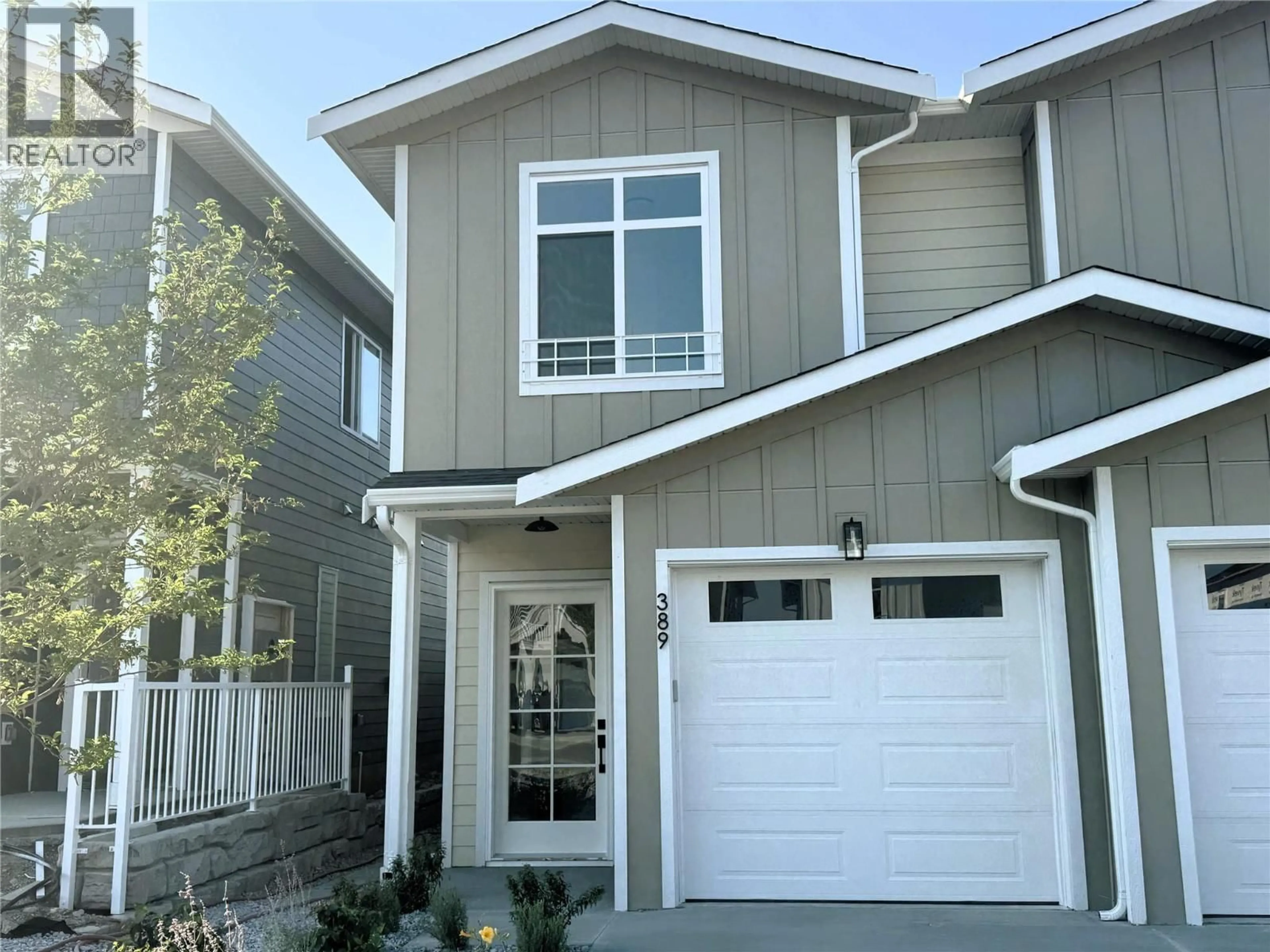 Home with vinyl exterior material, street for 389 CHARDONNAY AVENUE, Oliver British Columbia V0H1T4