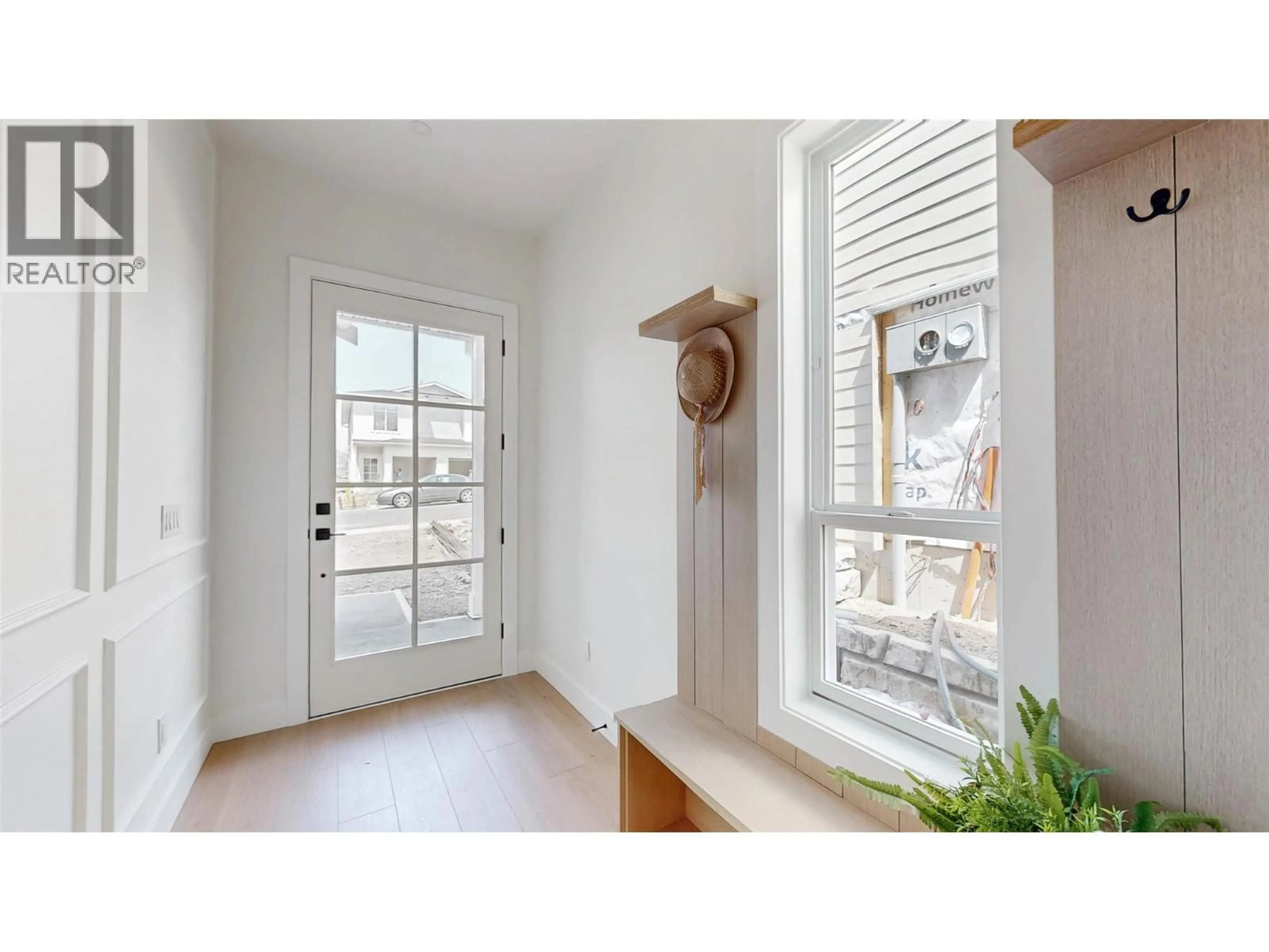 Indoor entryway for 389 CHARDONNAY AVENUE, Oliver British Columbia V0H1T4