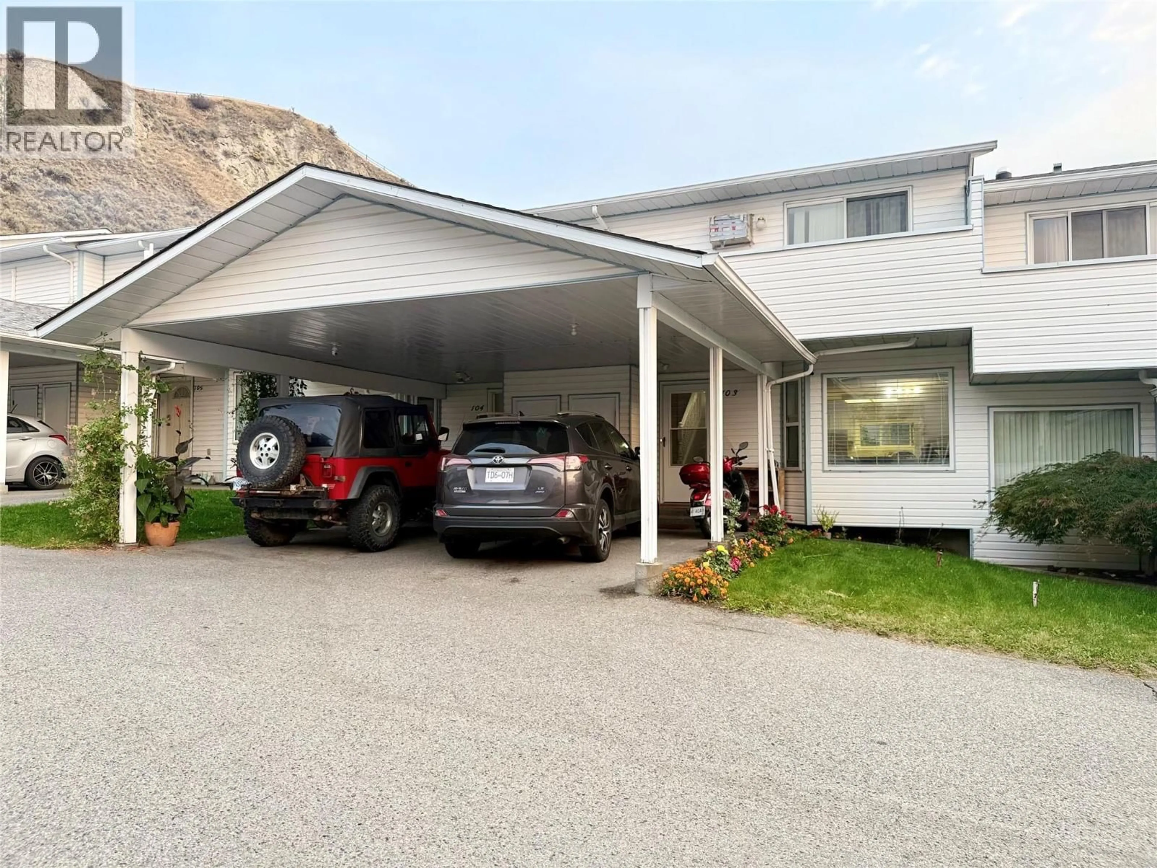 Indoor garage for 103 - 3412 SOUTH MAIN STREET, Penticton British Columbia V2A5J6