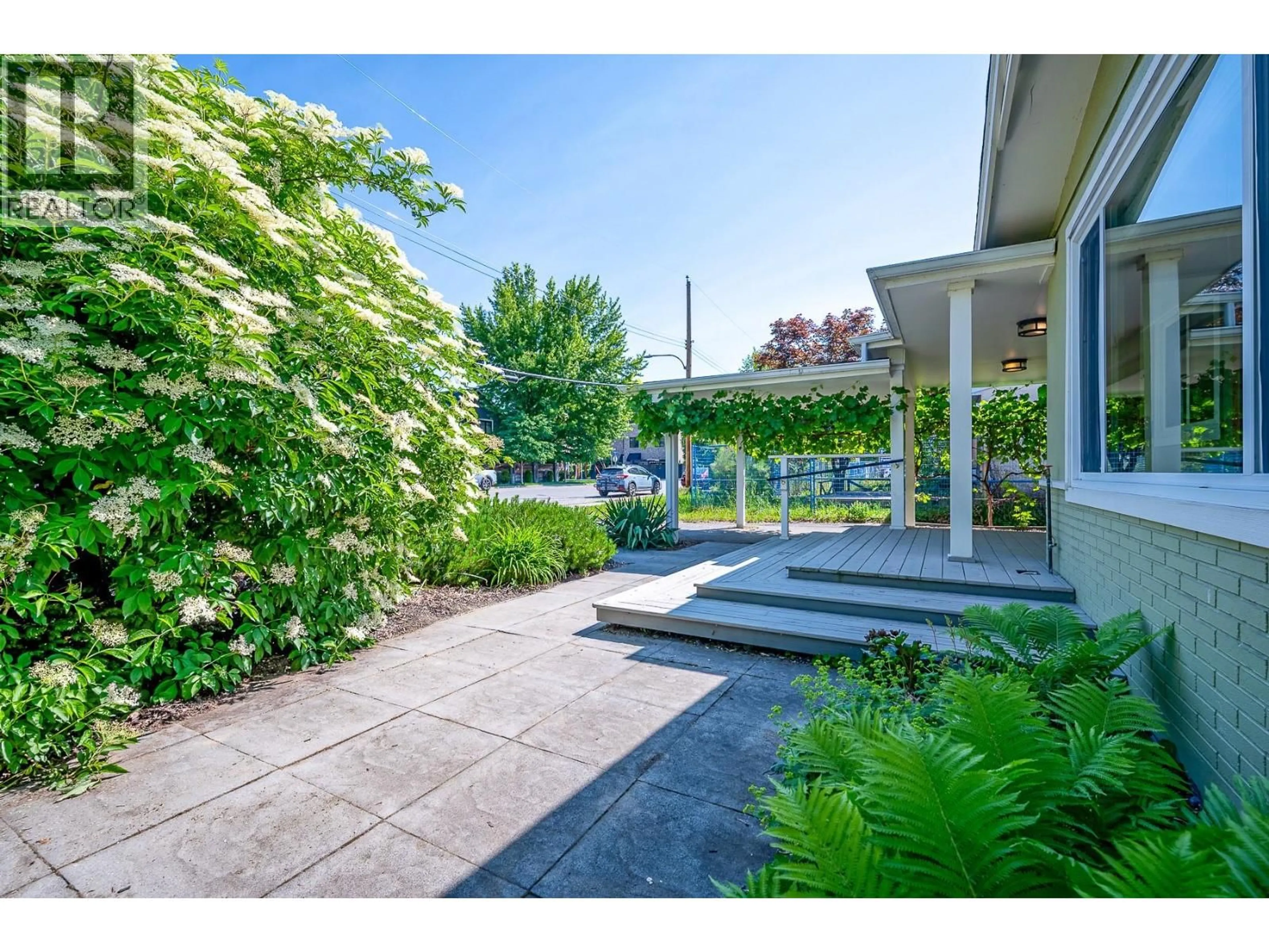 Patio, street for 439 OSPREY AVENUE, Kelowna British Columbia V1Y5A3