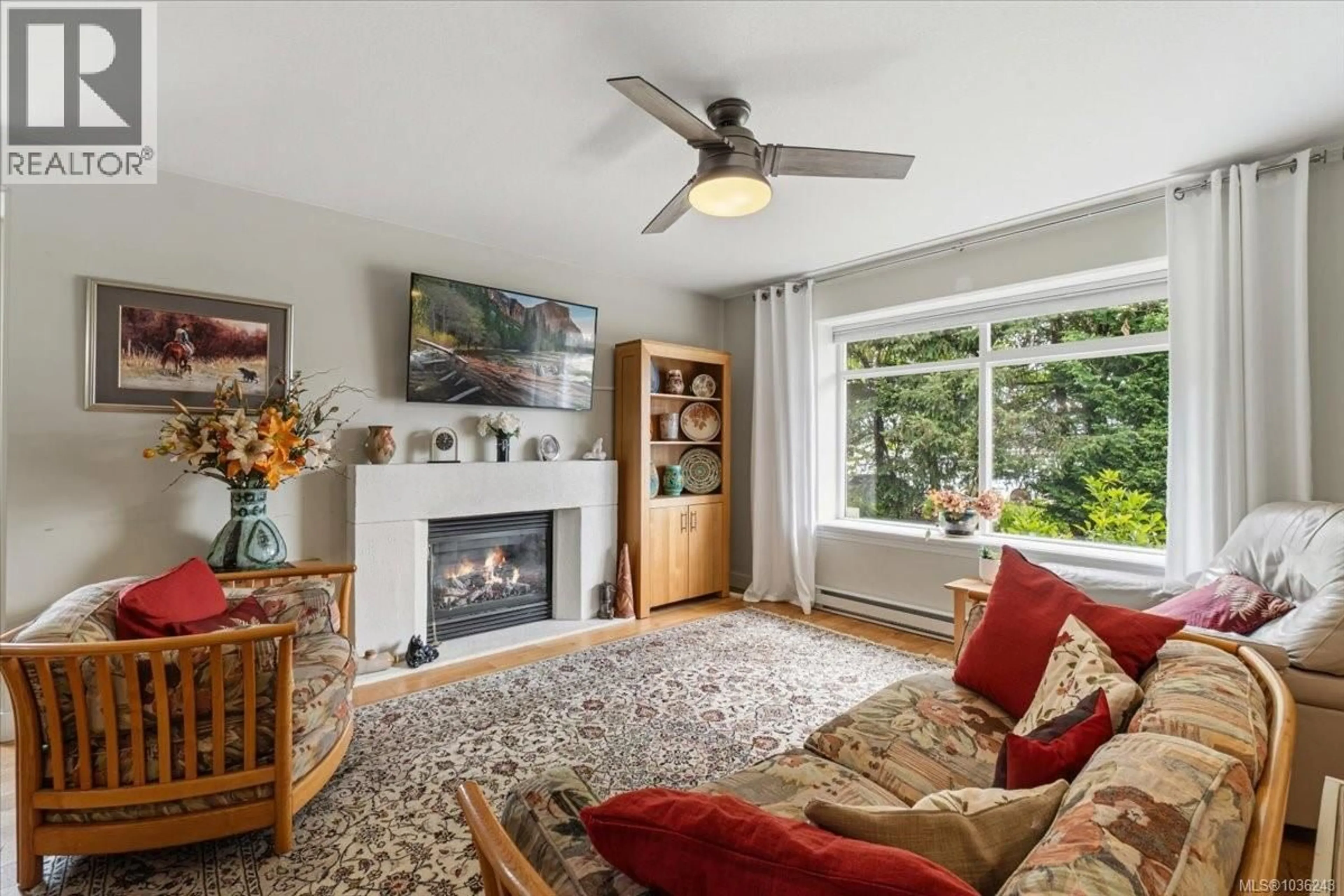 Living room with furniture, unknown for 3614 VICTORIA AVENUE, Nanaimo British Columbia V9T6N9