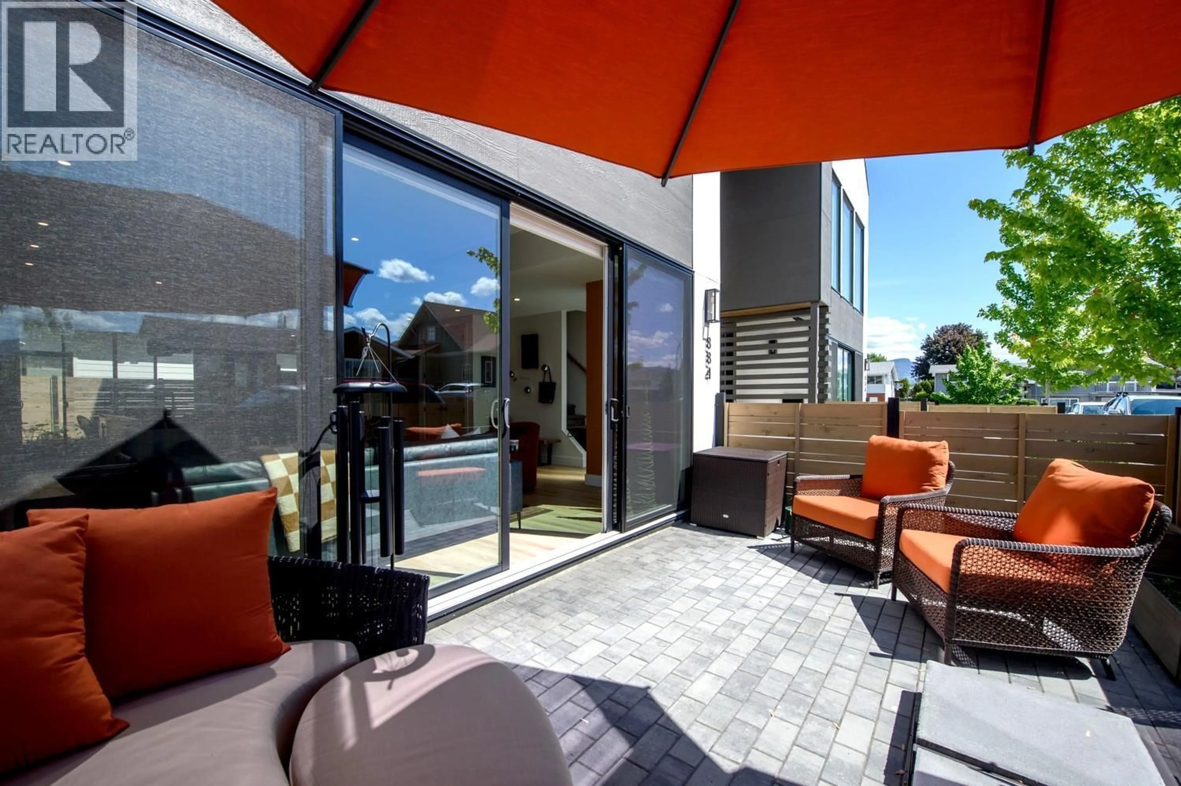 Patio, street for 884 PATTERSON AVENUE, Kelowna British Columbia V1Y7Z3