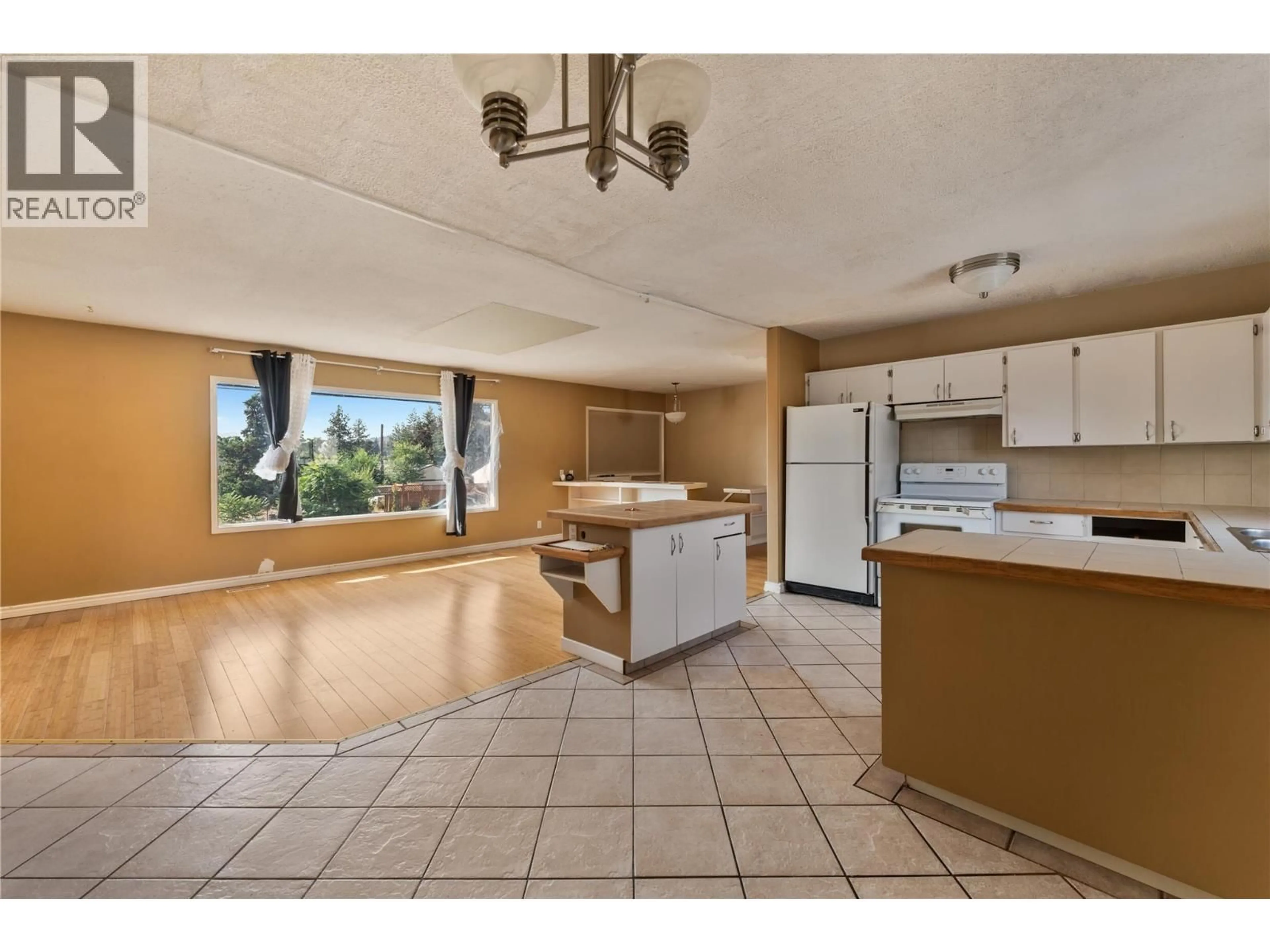 Open concept kitchen, ceramic/tile floor for 2858 ABERDEEN ROAD, West Kelowna British Columbia V4T1J7