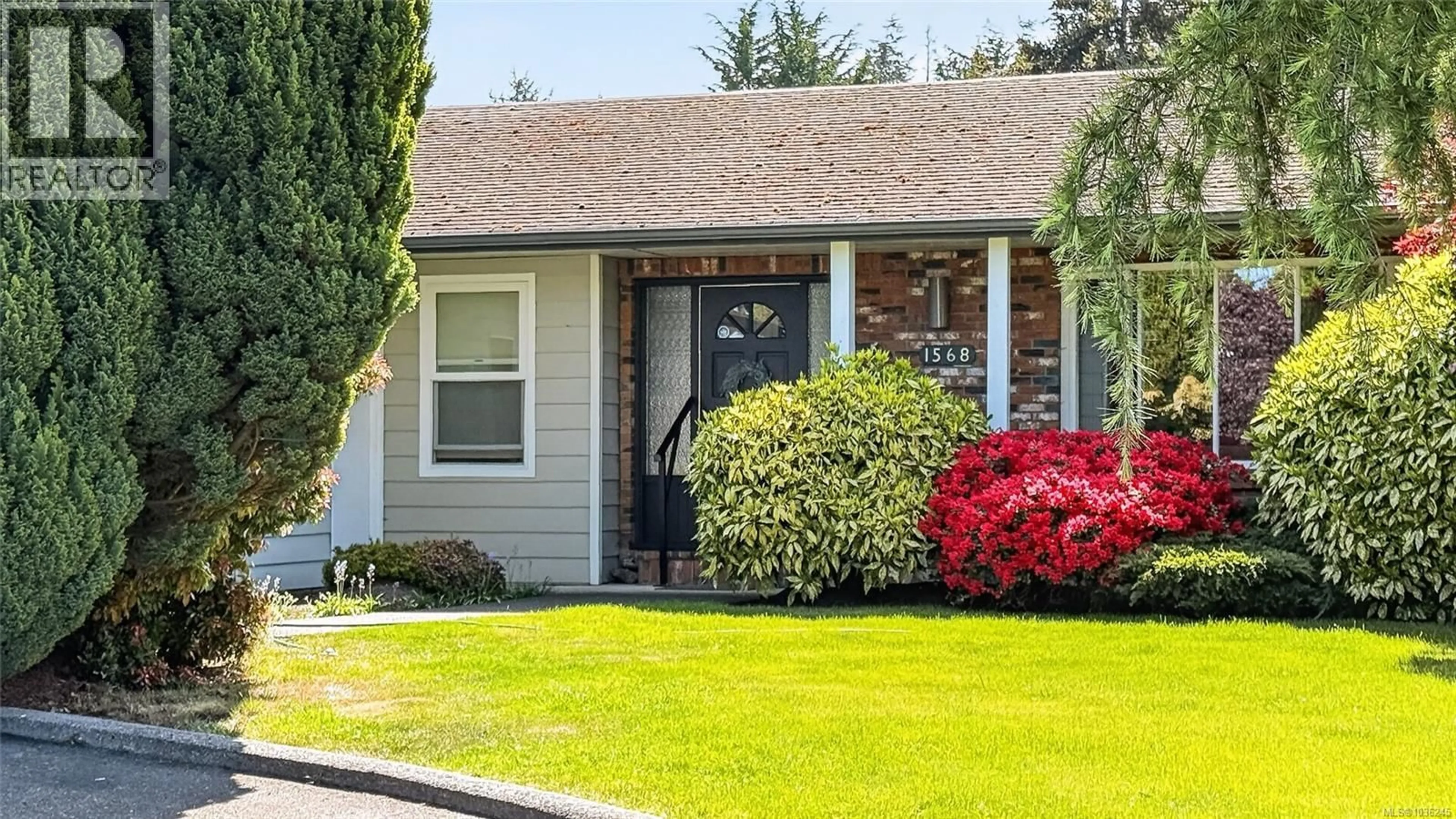 Home with vinyl exterior material, street for 1568 MARINE CIRCLE, French Creek British Columbia V9P1Y6