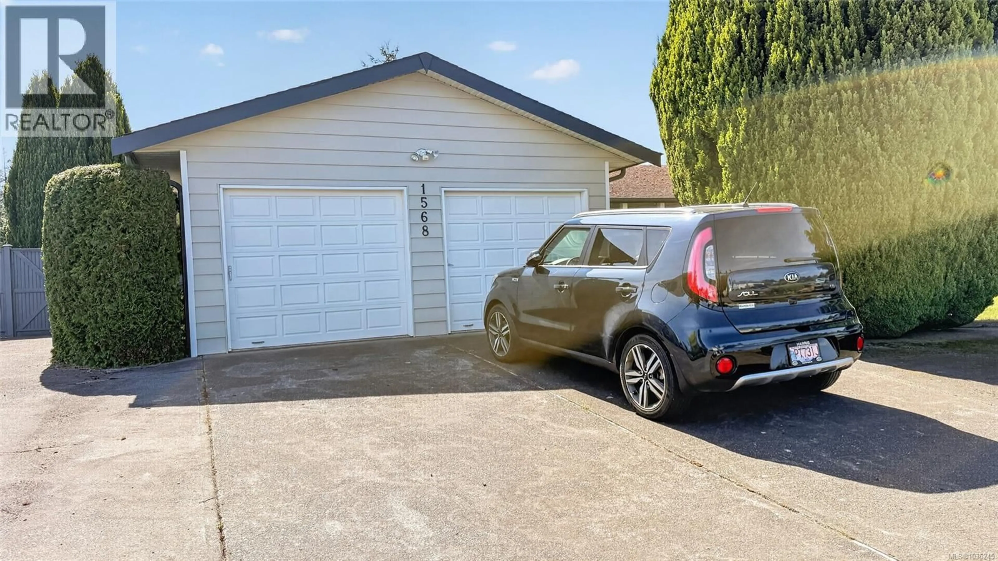 Indoor garage for 1568 MARINE CIRCLE, French Creek British Columbia V9P1Y6
