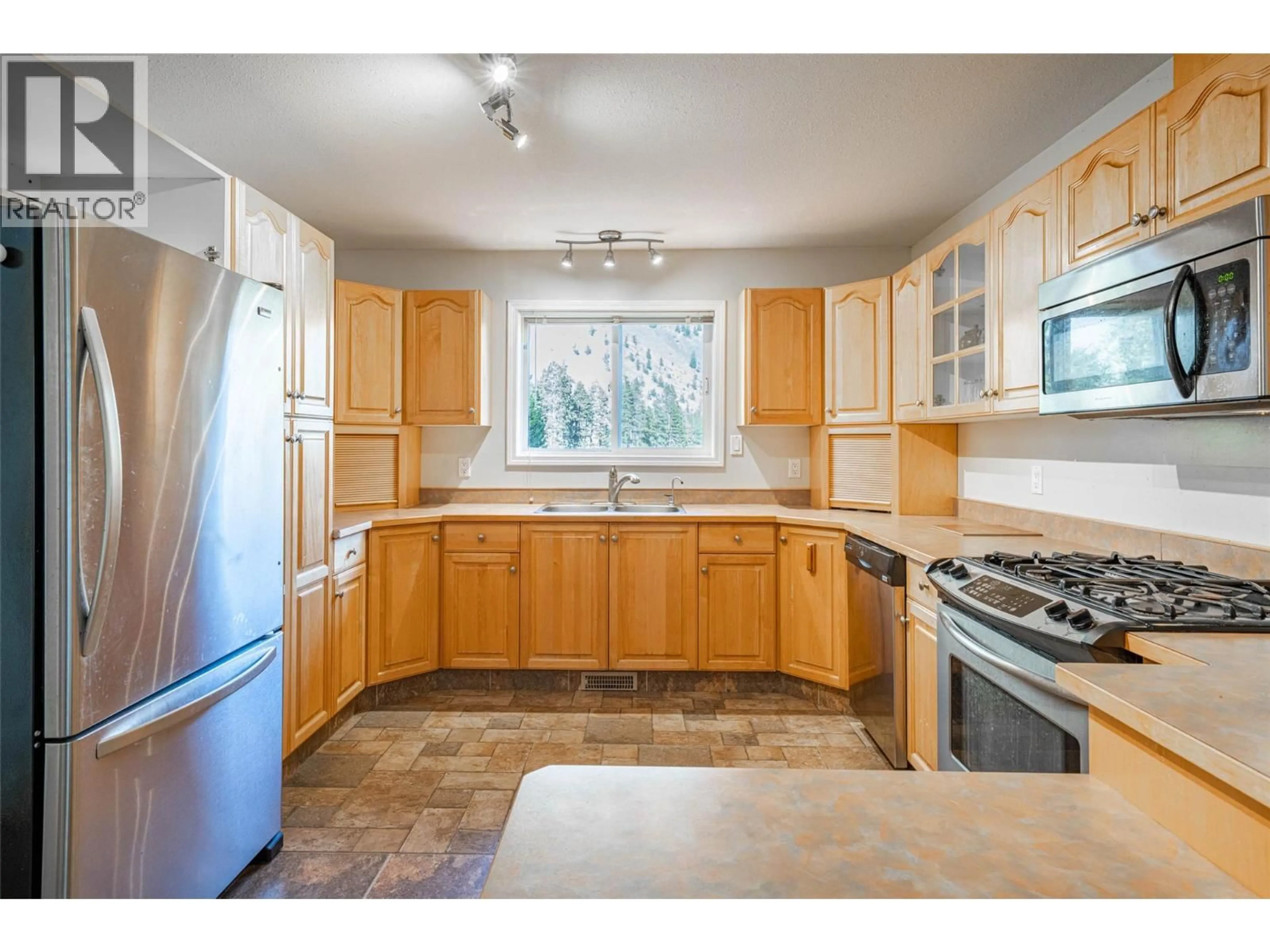 Standard kitchen, unknown for 205 ASHNOLA ROAD, Keremeos British Columbia V0X1N1