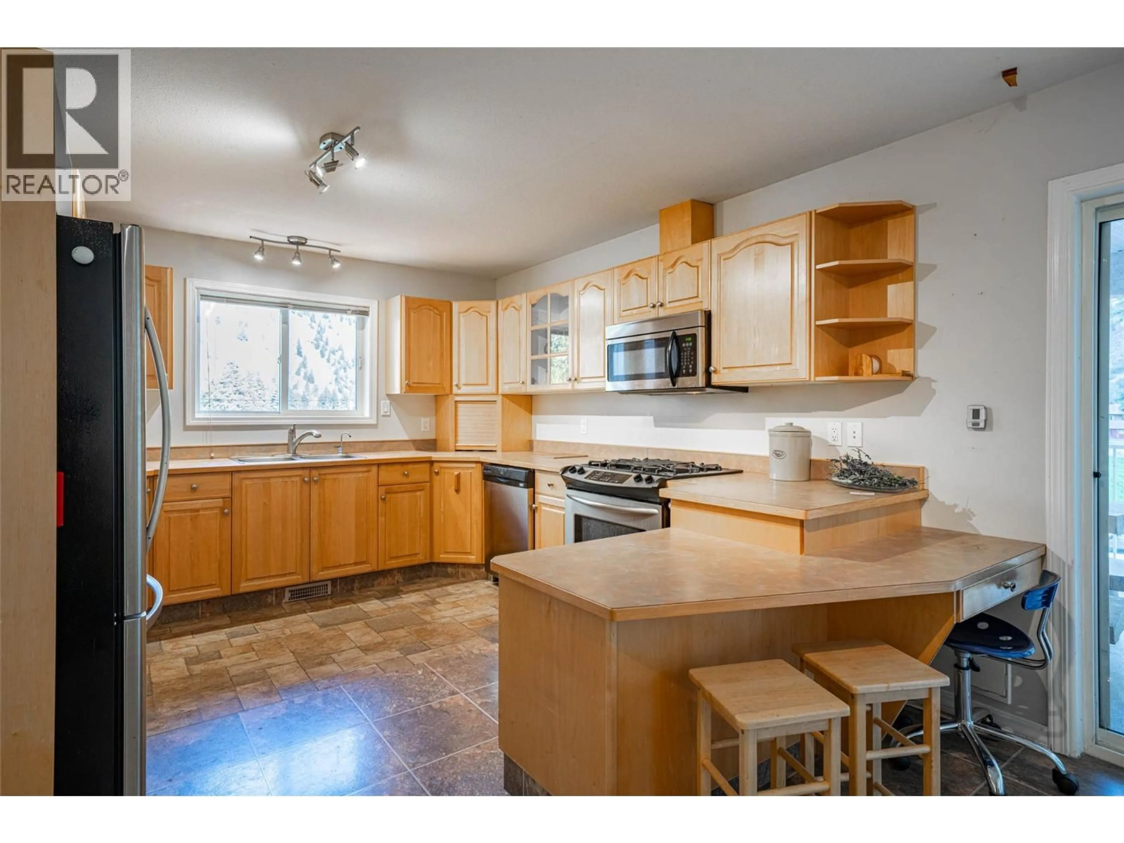 Open concept kitchen, unknown for 205 ASHNOLA ROAD, Keremeos British Columbia V0X1N1