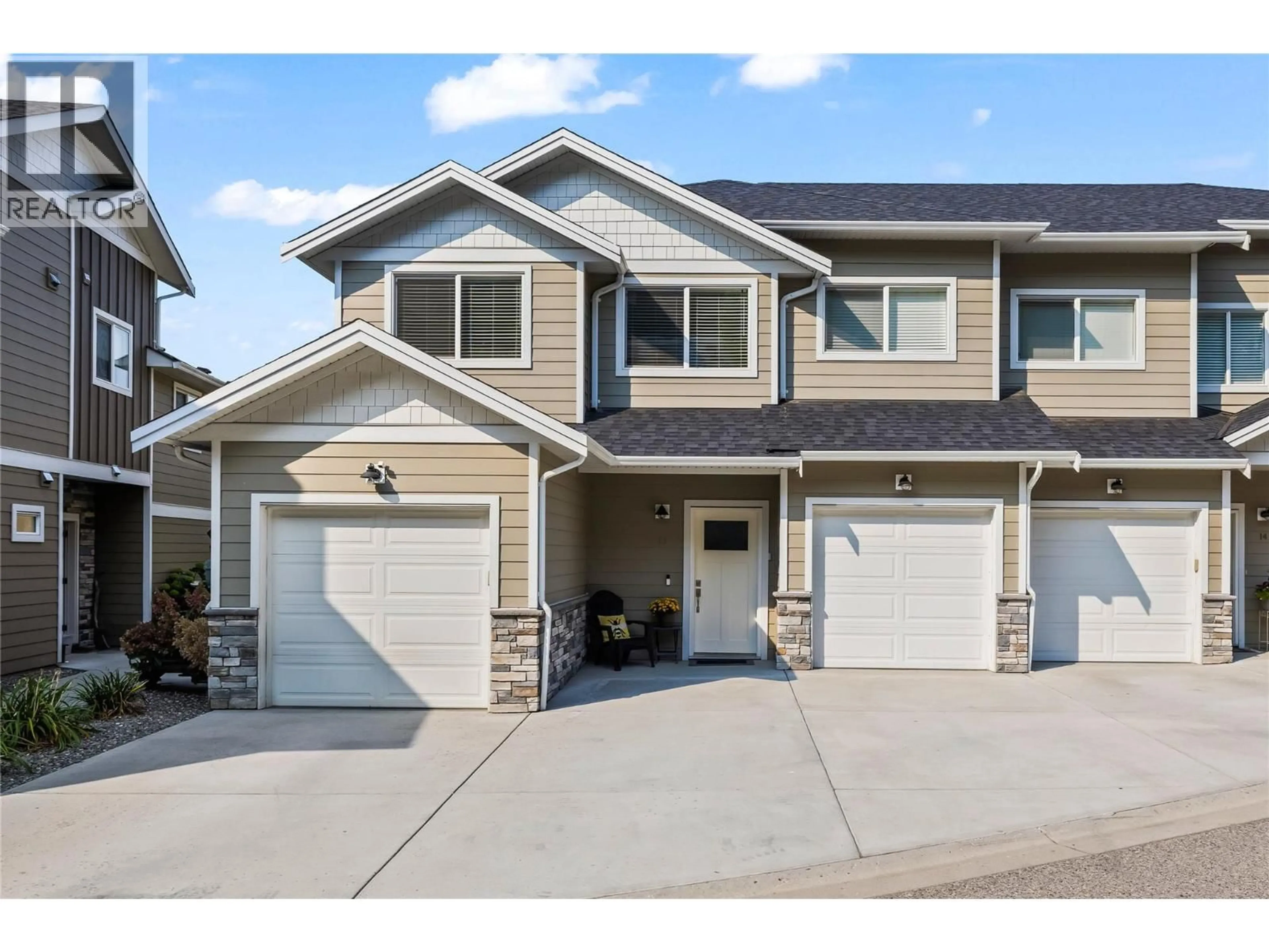 Home with vinyl exterior material, street for 13 - 695 WEBSTER ROAD, Kelowna British Columbia V1X8G5