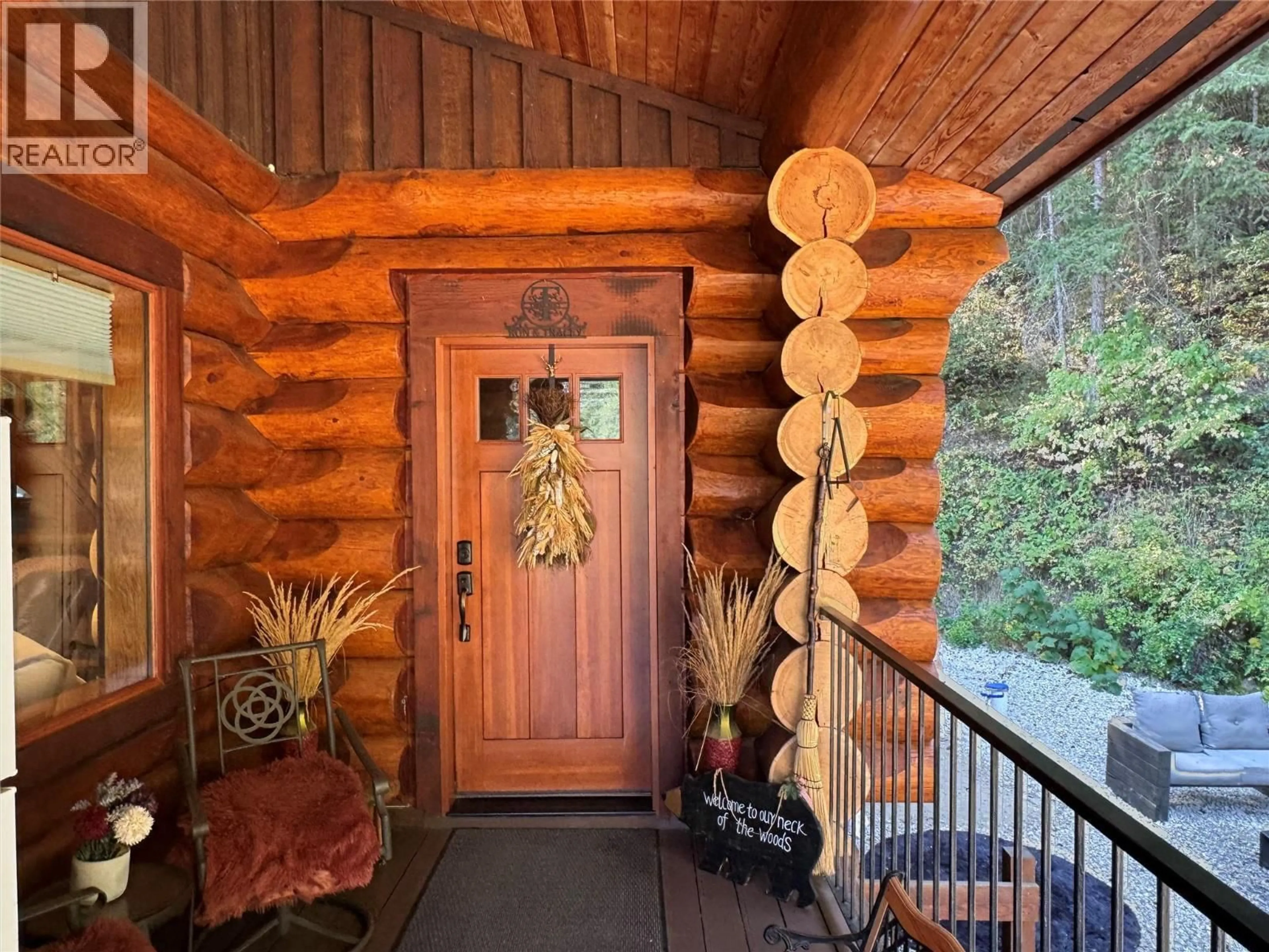 Indoor entryway for 1474 YANKEE FLATS ROAD, Salmon Arm British Columbia V1E3J4