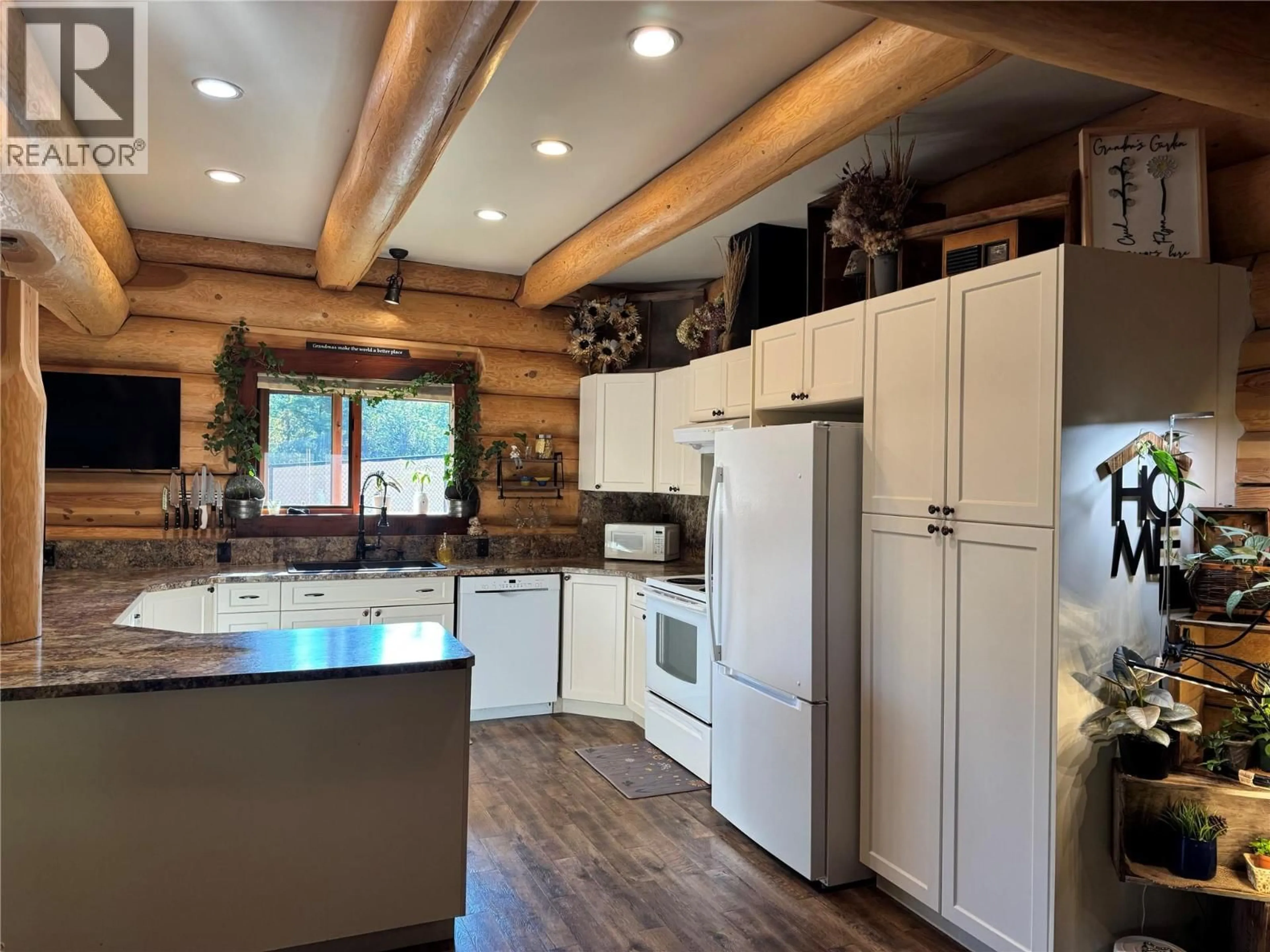 Rustic kitchen, wood/laminate floor for 1474 YANKEE FLATS ROAD, Salmon Arm British Columbia V1E3J4
