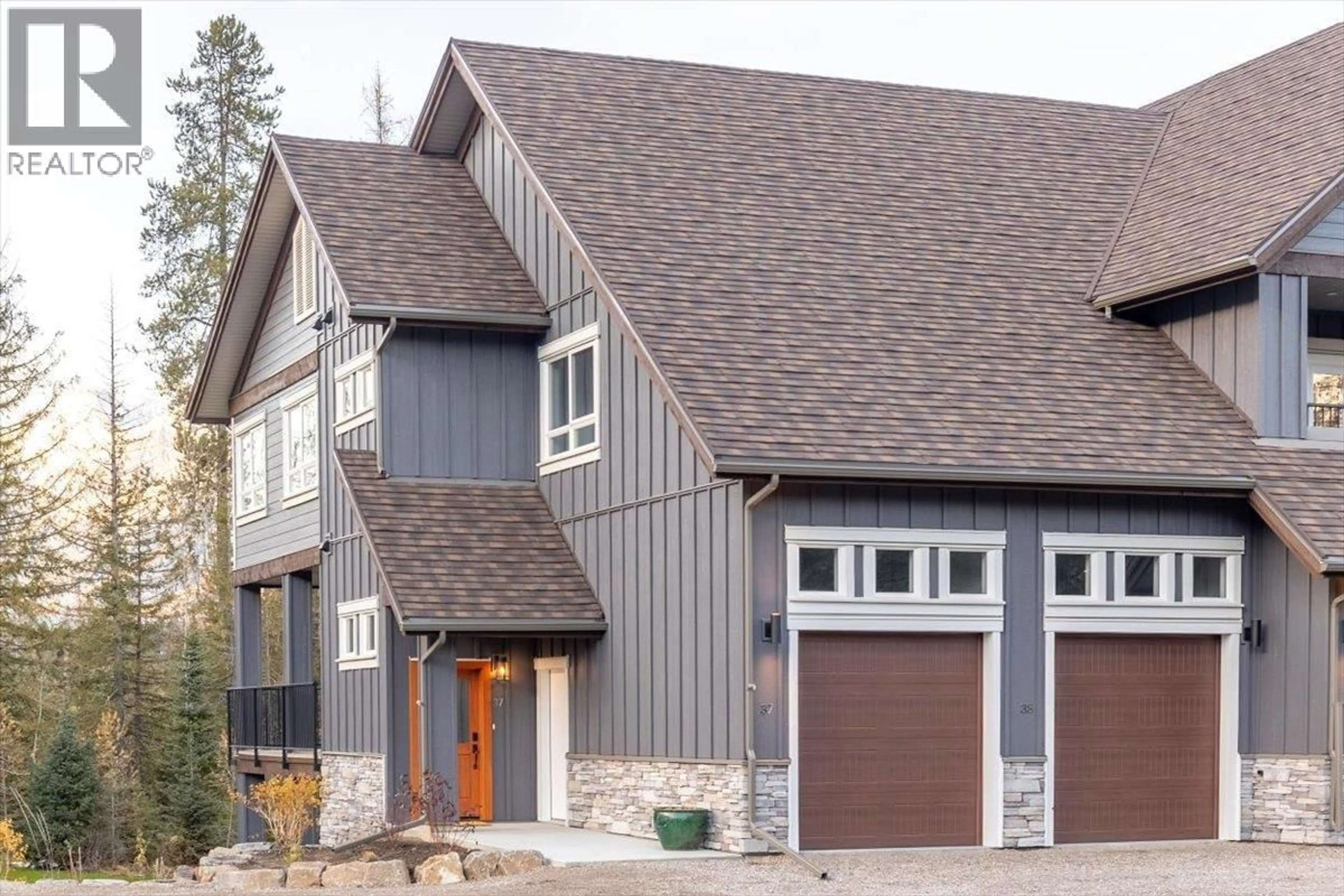 Home with vinyl exterior material, street for 39 - 4576 TIMBERLINE CRESCENT, Fernie British Columbia V0B1M5