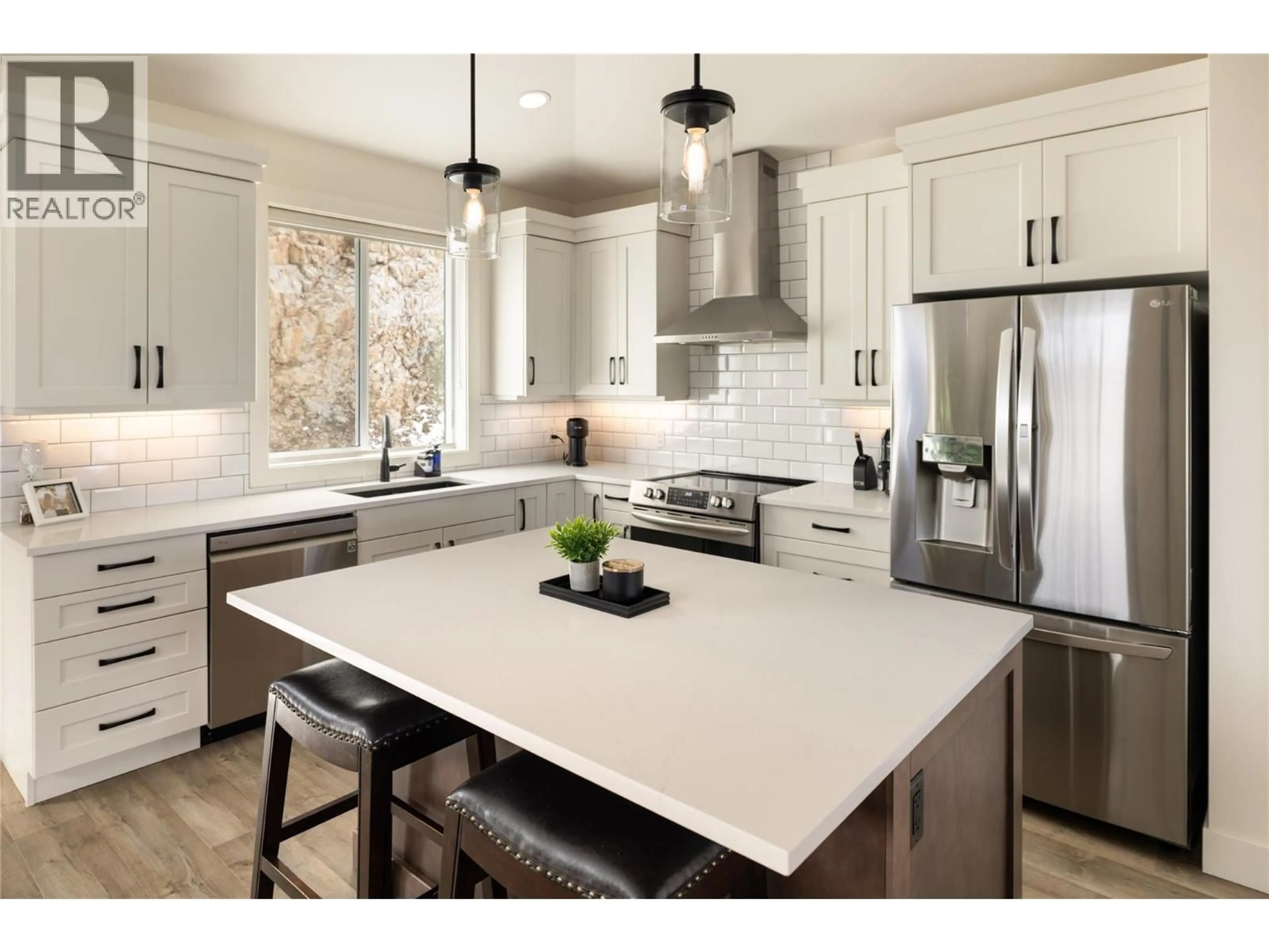 Open concept kitchen, ceramic/tile floor for 2203 LAVETTA DRIVE, Kelowna British Columbia V1P1V1