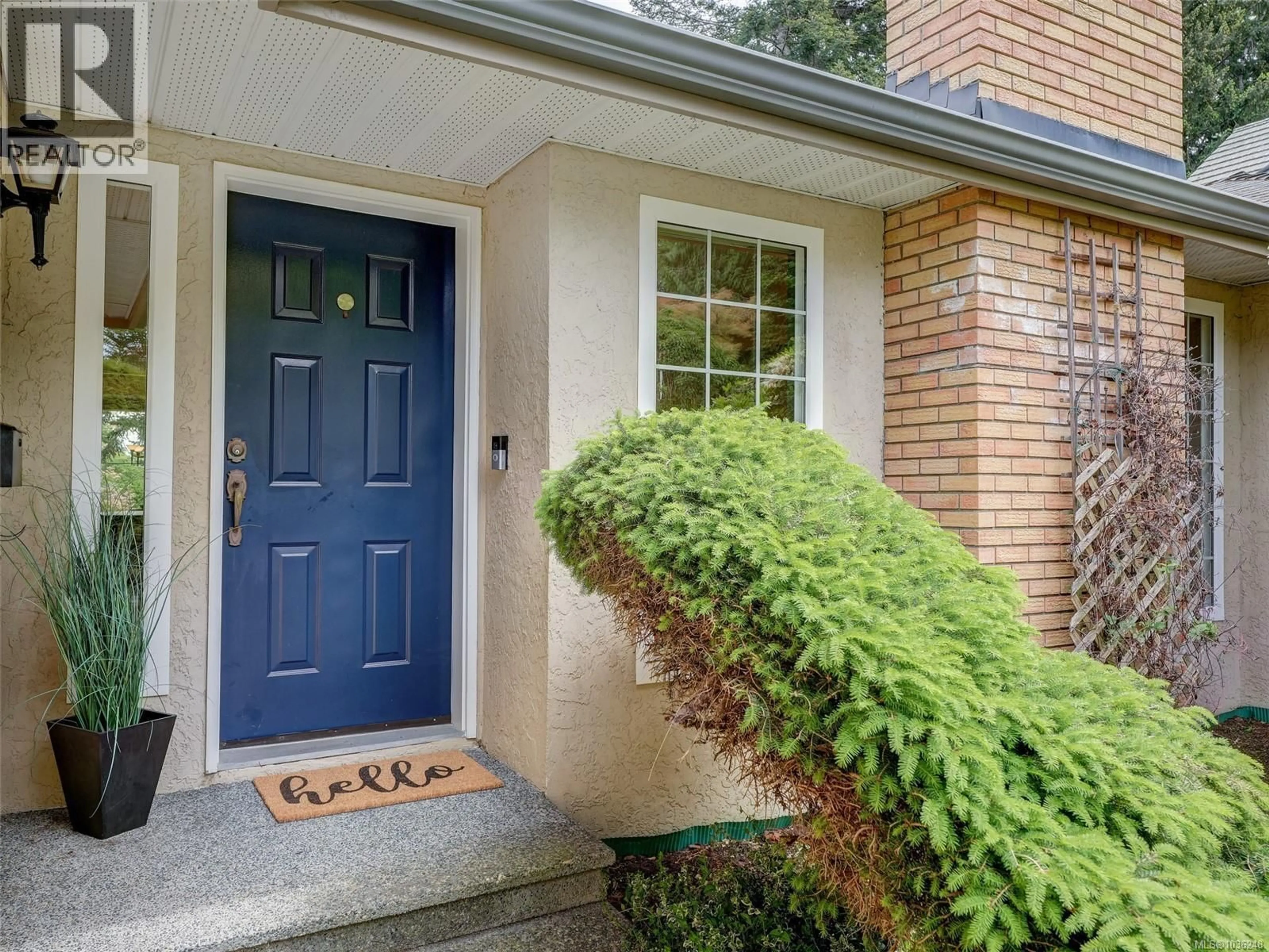 Indoor entryway for 4905 ALAMIDA CRESCENT, Saanich British Columbia V8Y2T3