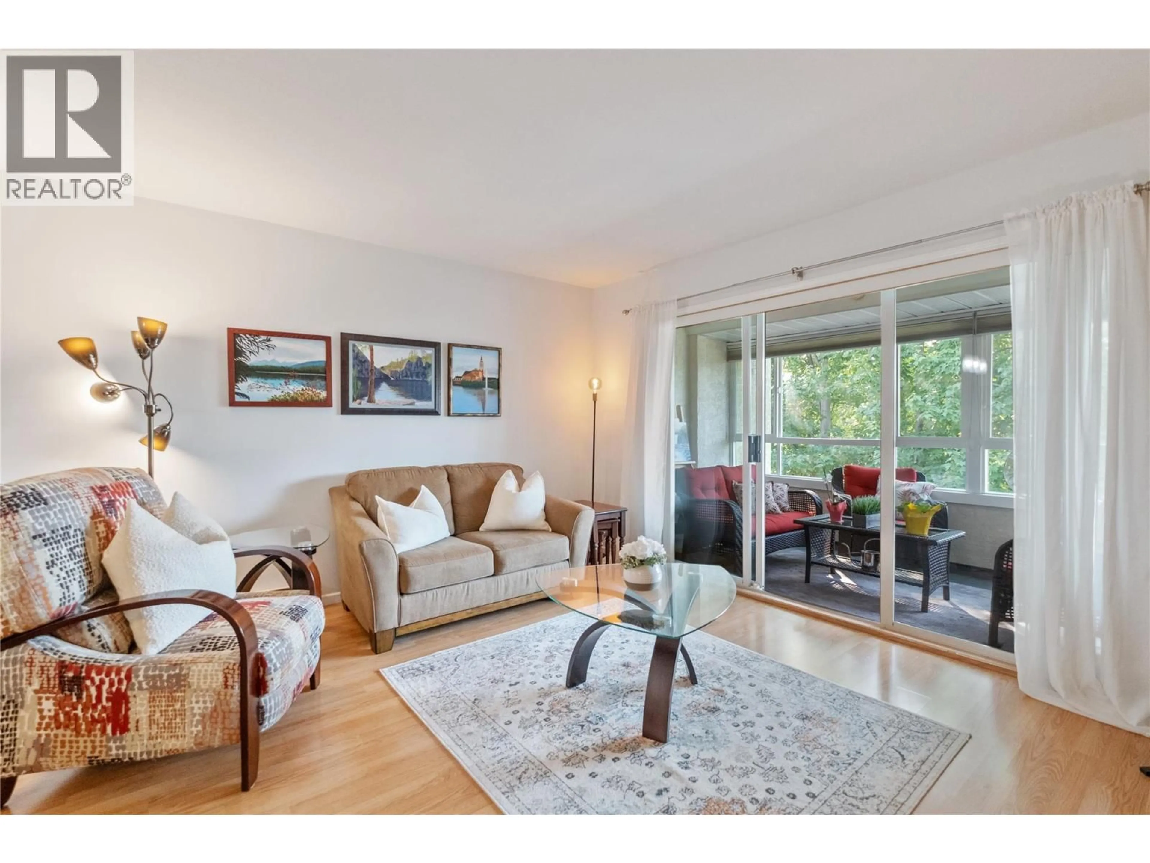 Living room with furniture, wood/laminate floor for 405 - 780 HOUGHTON ROAD, Kelowna British Columbia V1X5G7