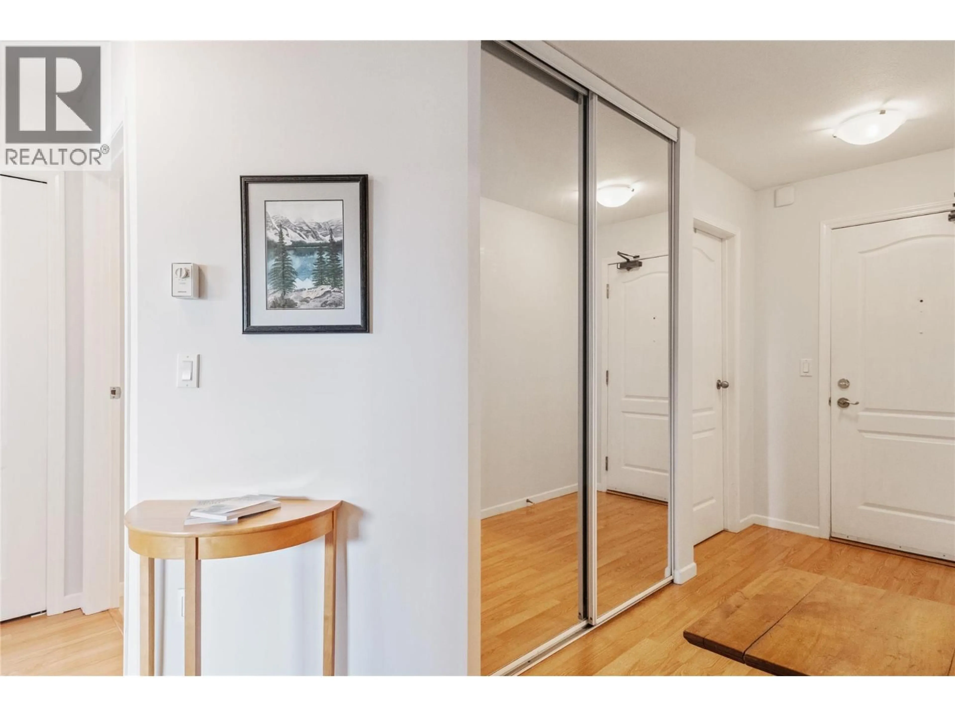 Indoor entryway for 405 - 780 HOUGHTON ROAD, Kelowna British Columbia V1X5G7