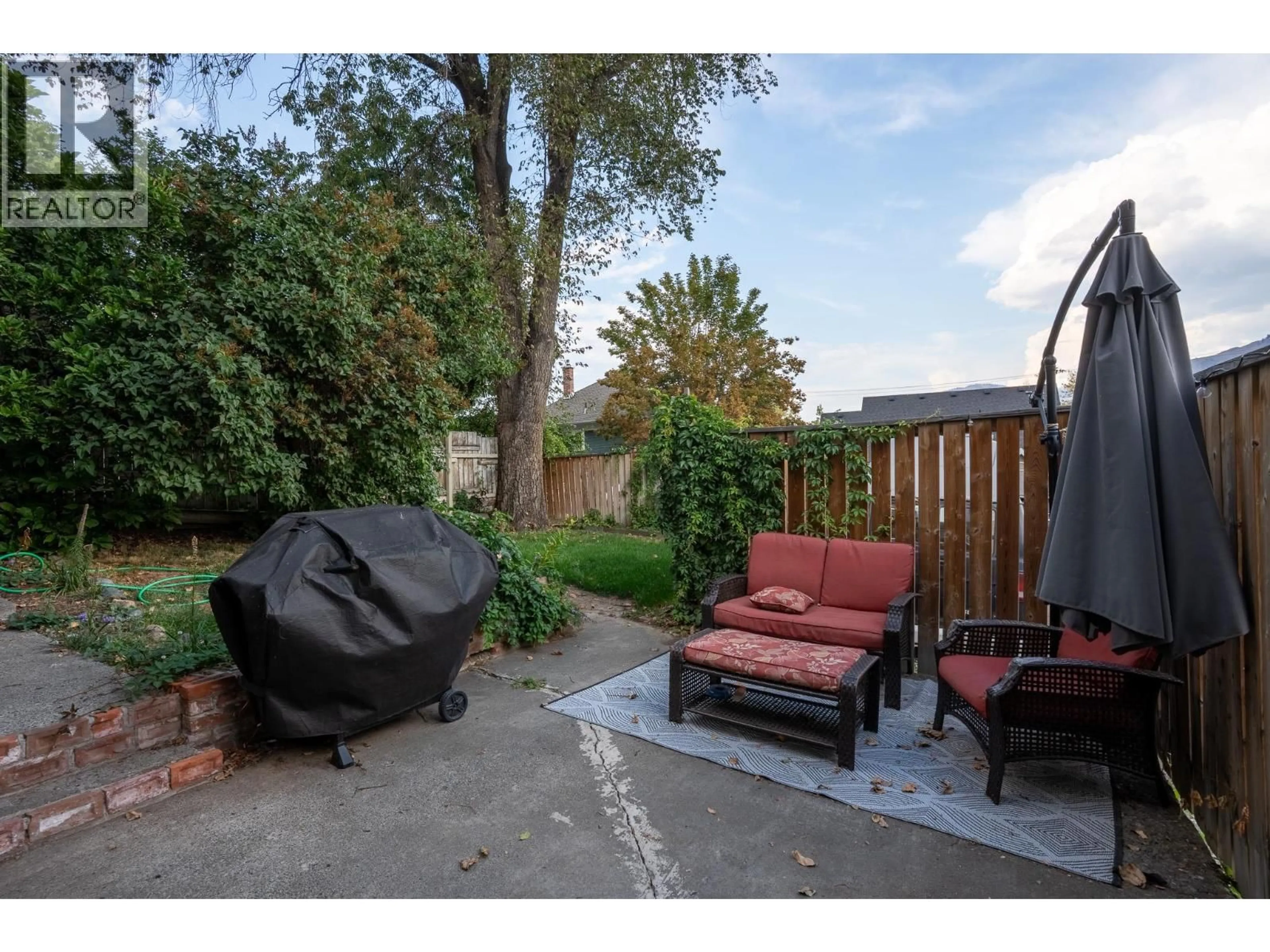 Patio, street for 32 BATTLE STREET WEST, Kamloops British Columbia V2G4K1