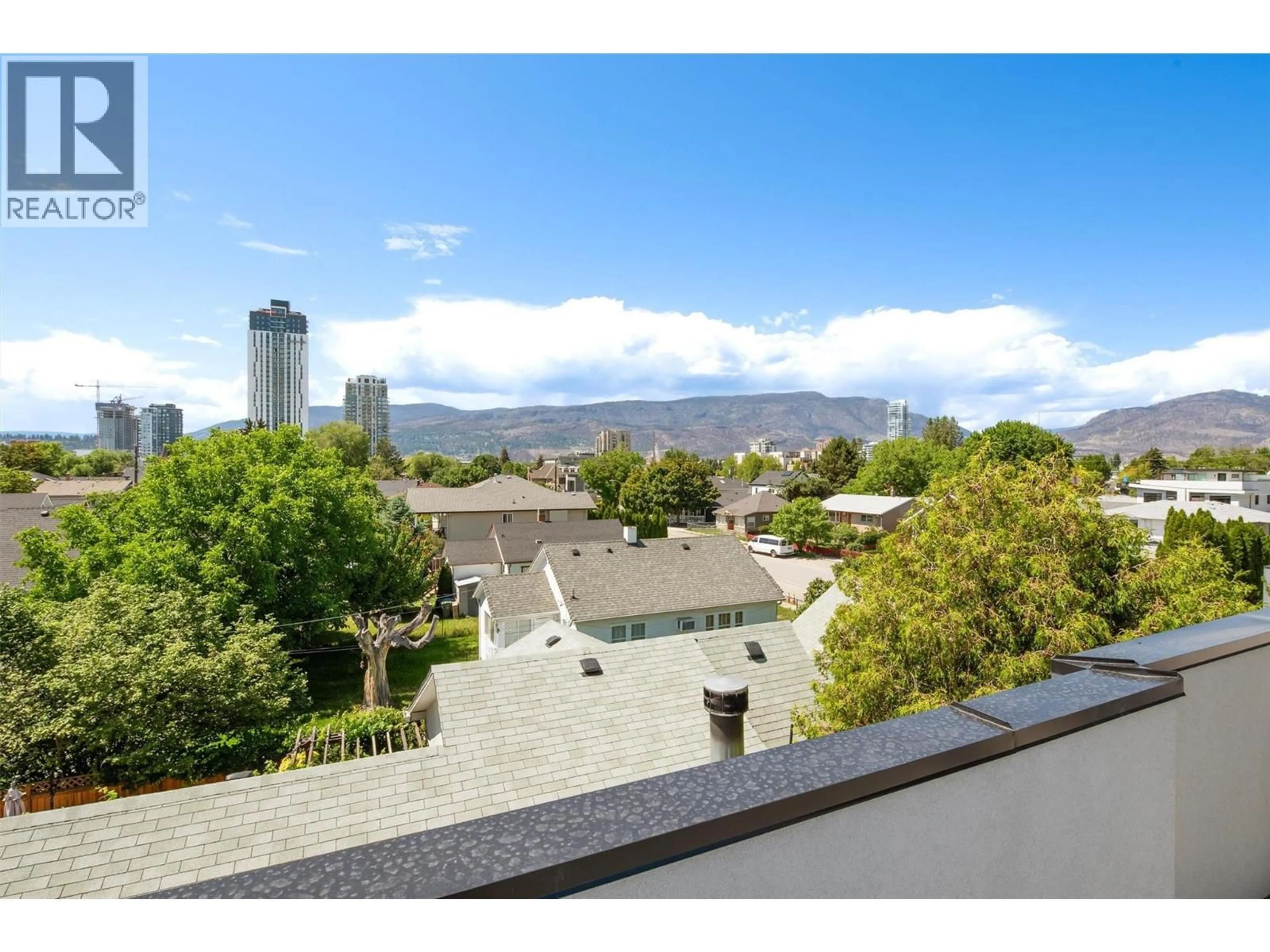 A pic from outside/outdoor area/front of a property/back of a property/a pic from drone, city buildings view from balcony for 3 - 839 LAWSON AVENUE, Kelowna British Columbia V1Y6S9
