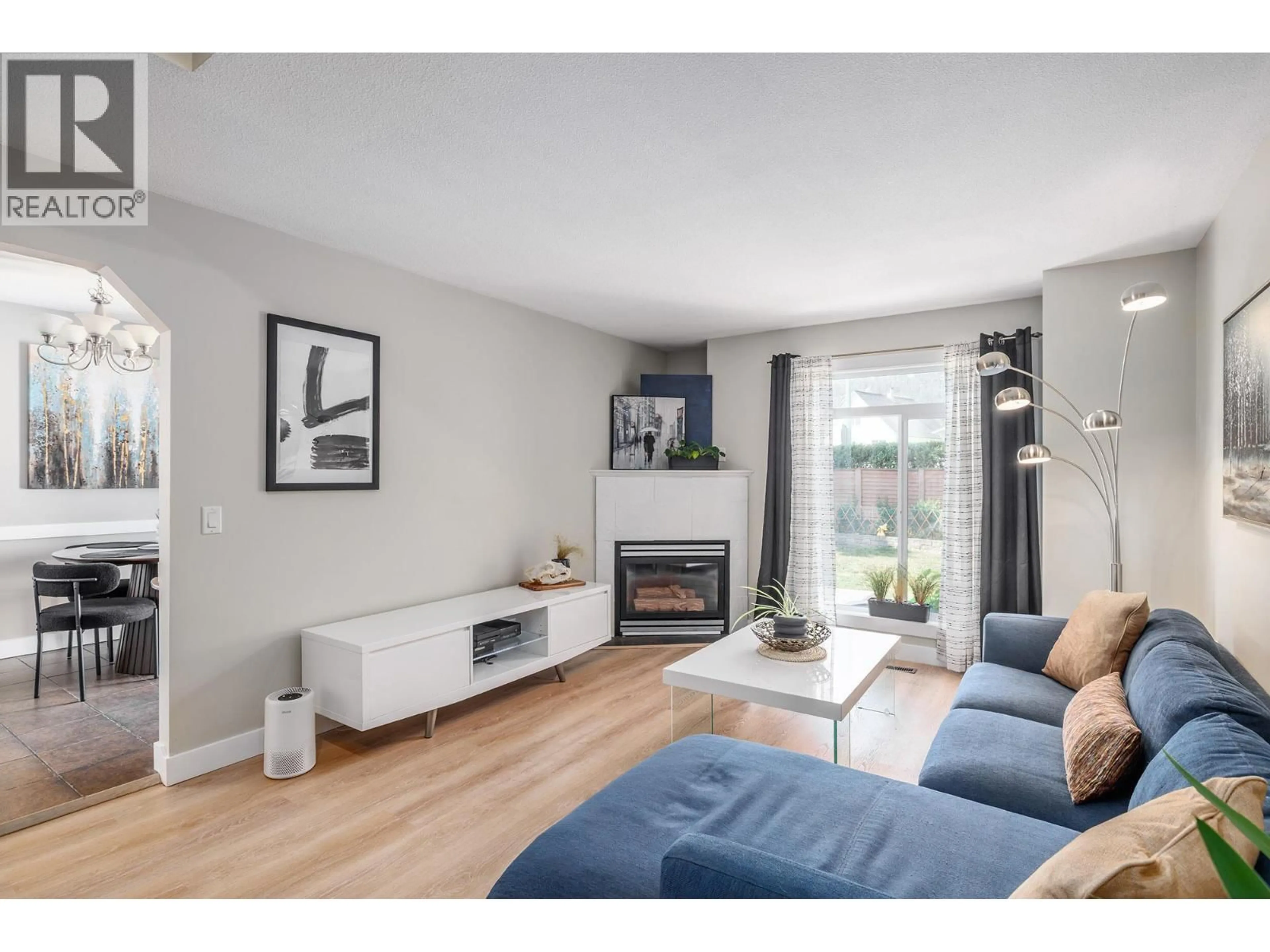 Living room with furniture, wood/laminate floor for 118 - 160 CELANO CRESCENT, Kelowna British Columbia V1V1X9