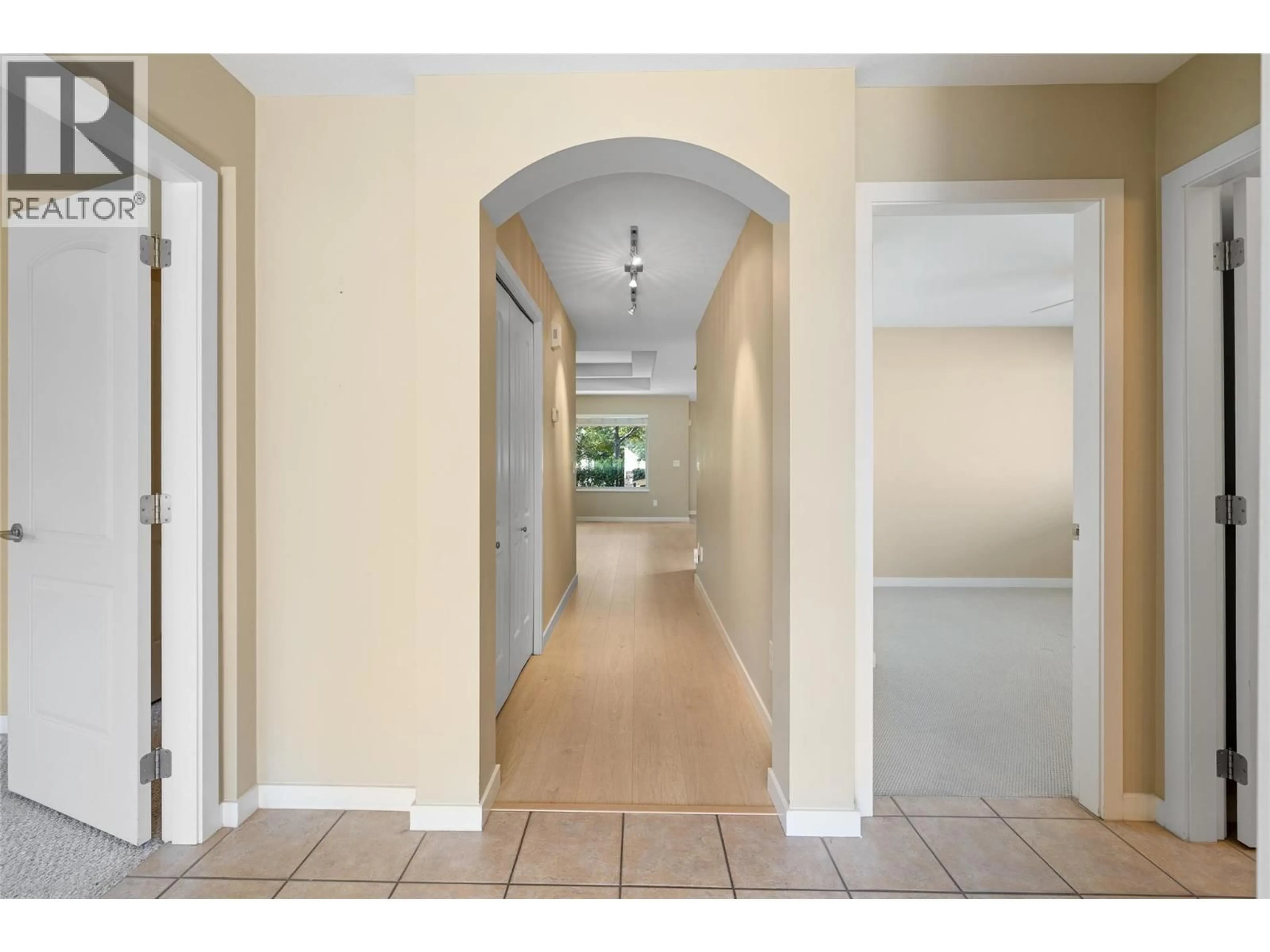 Indoor entryway for 54 - 2365 STILLINGFLEET ROAD, Kelowna British Columbia V1W4X5