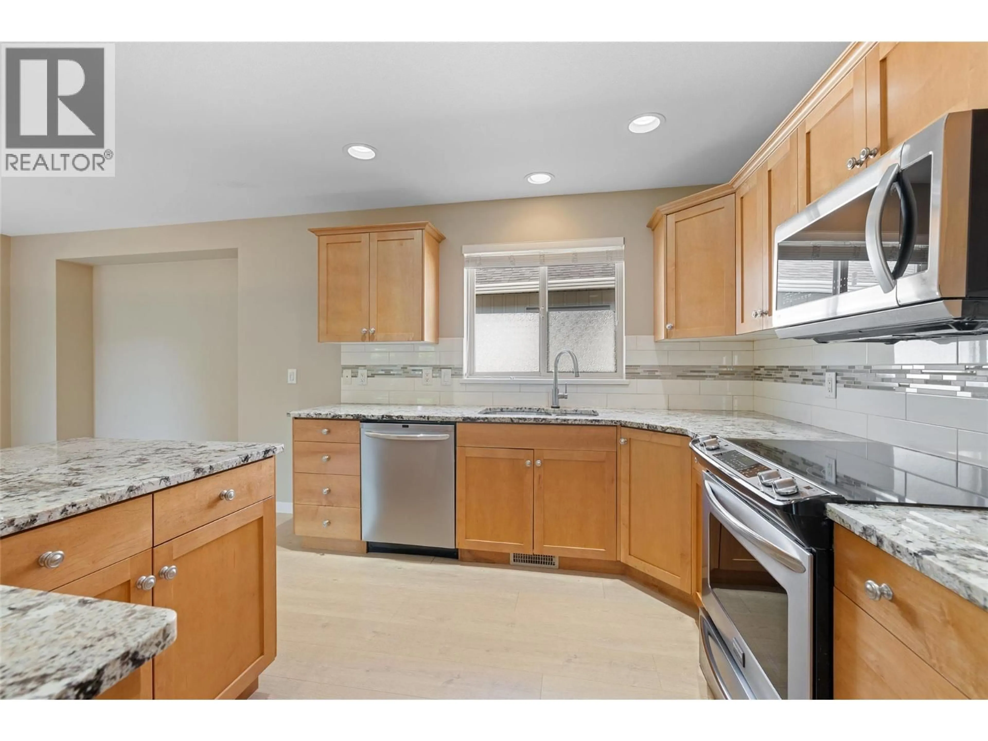 Standard kitchen, ceramic/tile floor for 54 - 2365 STILLINGFLEET ROAD, Kelowna British Columbia V1W4X5