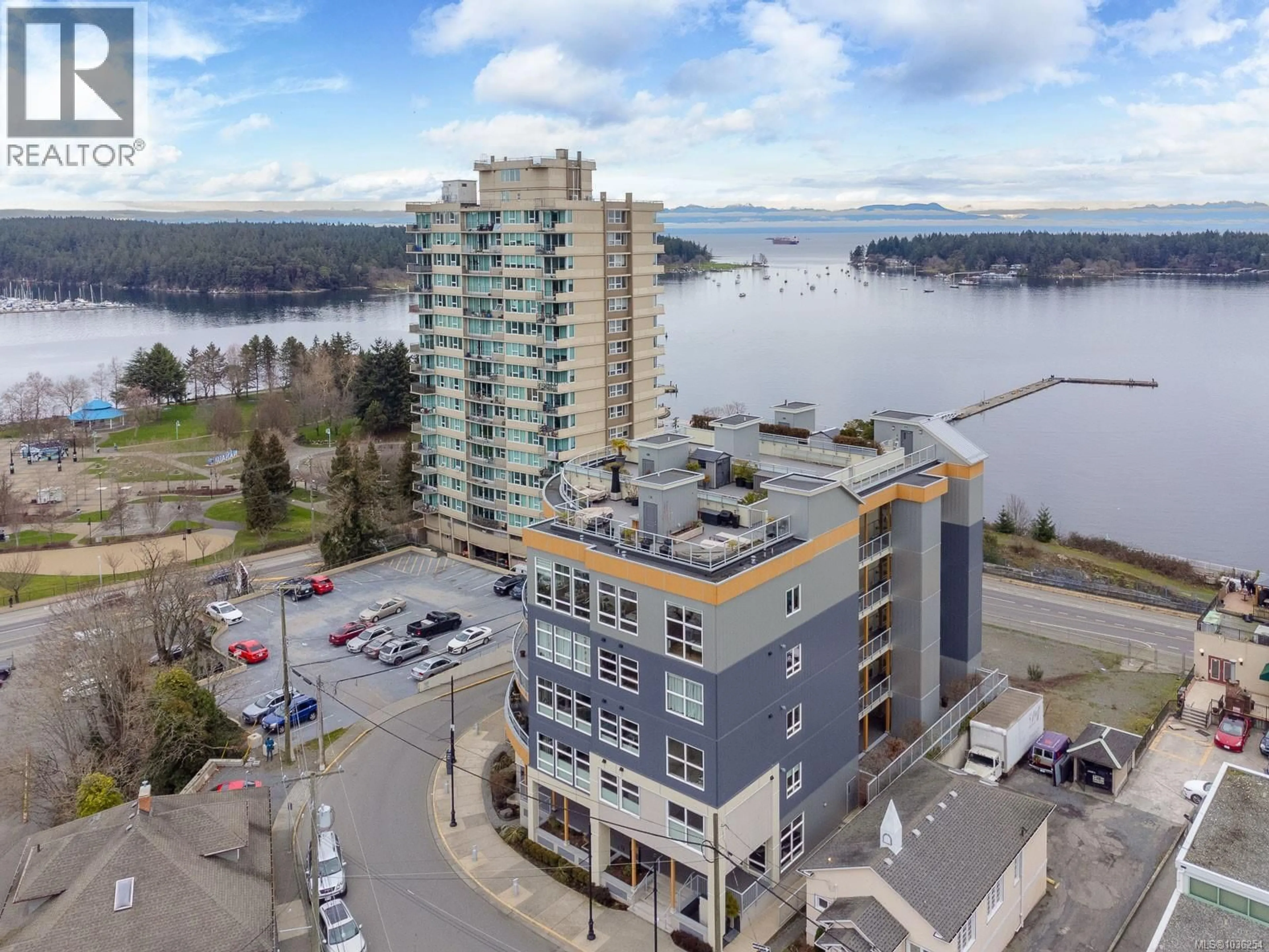 A pic from outside/outdoor area/front of a property/back of a property/a pic from drone, water/lake/river/ocean view for 303 - 10 CHAPEL STREET, Nanaimo British Columbia V9R5H2